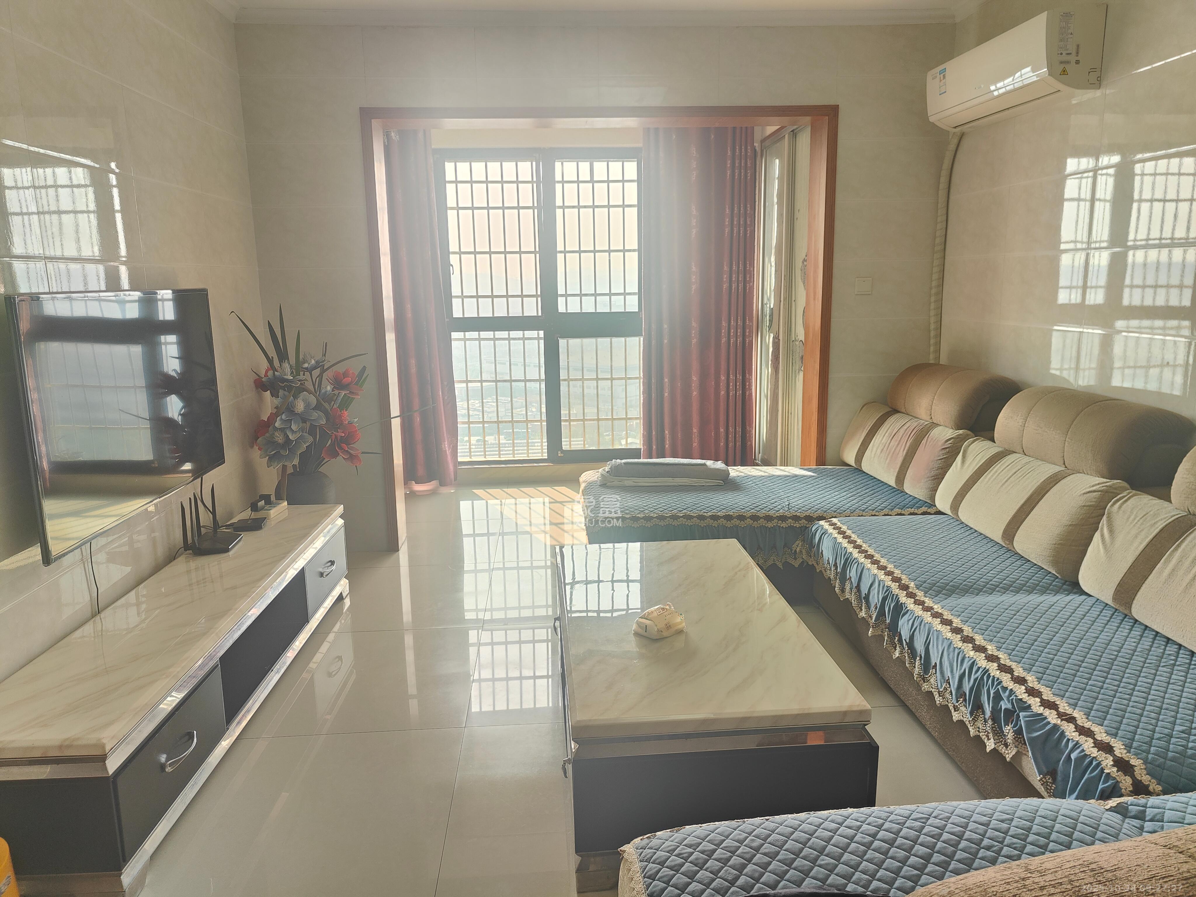 联盟佳苑  3室2厅1卫    2000.0元/月