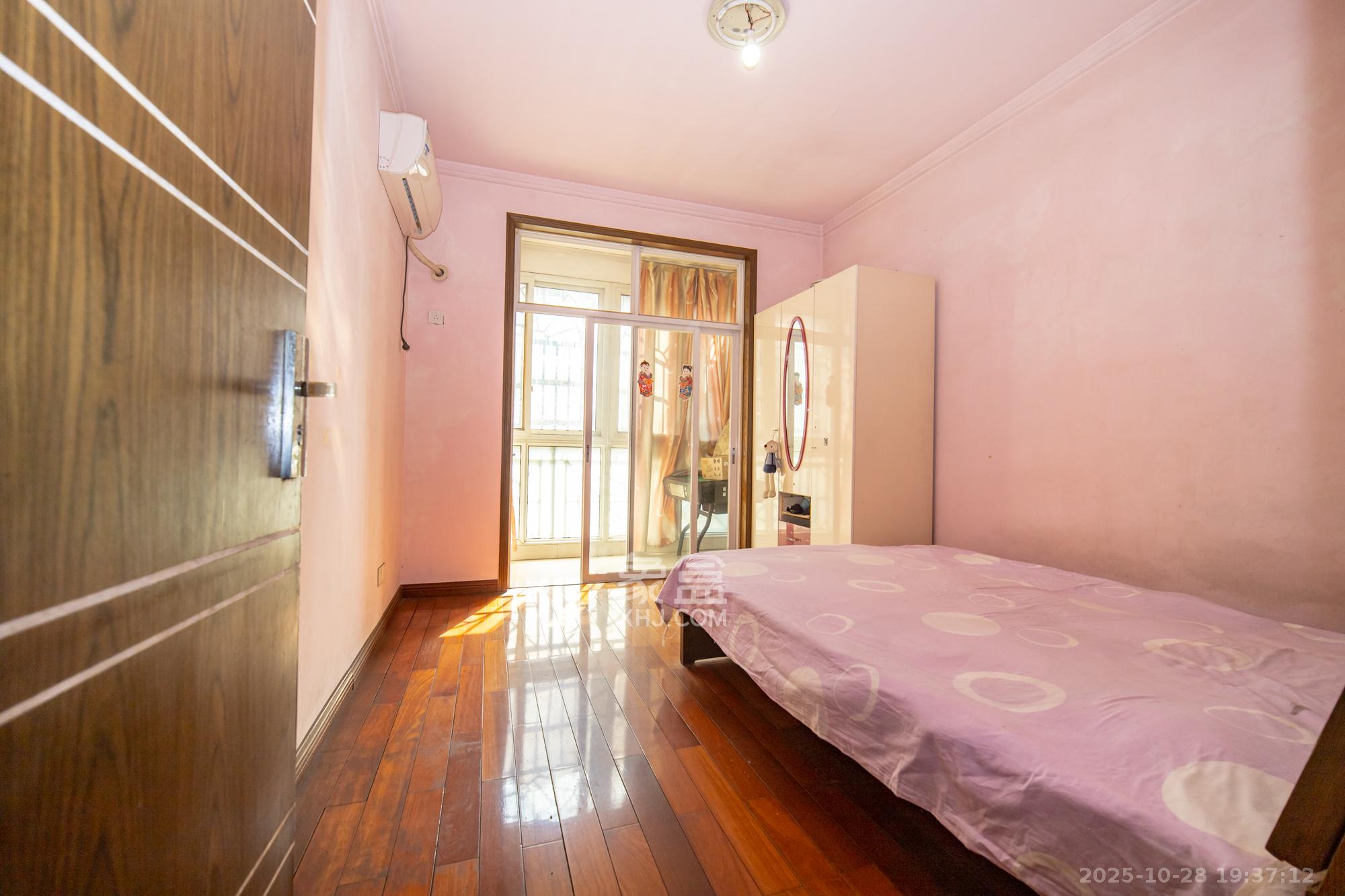 山水人家三期 3室2厅2卫 65.8万 山水人家三期 3室2厅2卫 65.8万卧室