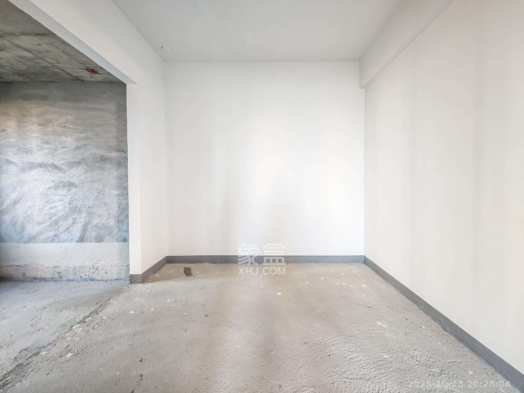 湘江壹号五期  5室2厅4卫    282.0万其他