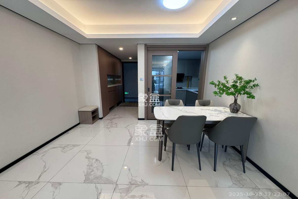 中海麓山境南区  3室2厅2卫    2800.0元/月 中海麓山境南区  3室2厅2卫    2800.0元/月室内图