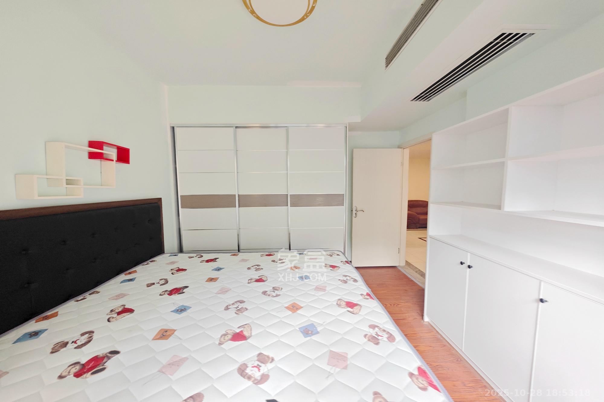 和卉家园 4室2厅1卫 138.0万 和卉家园 4室2厅1卫 138.0万卧室