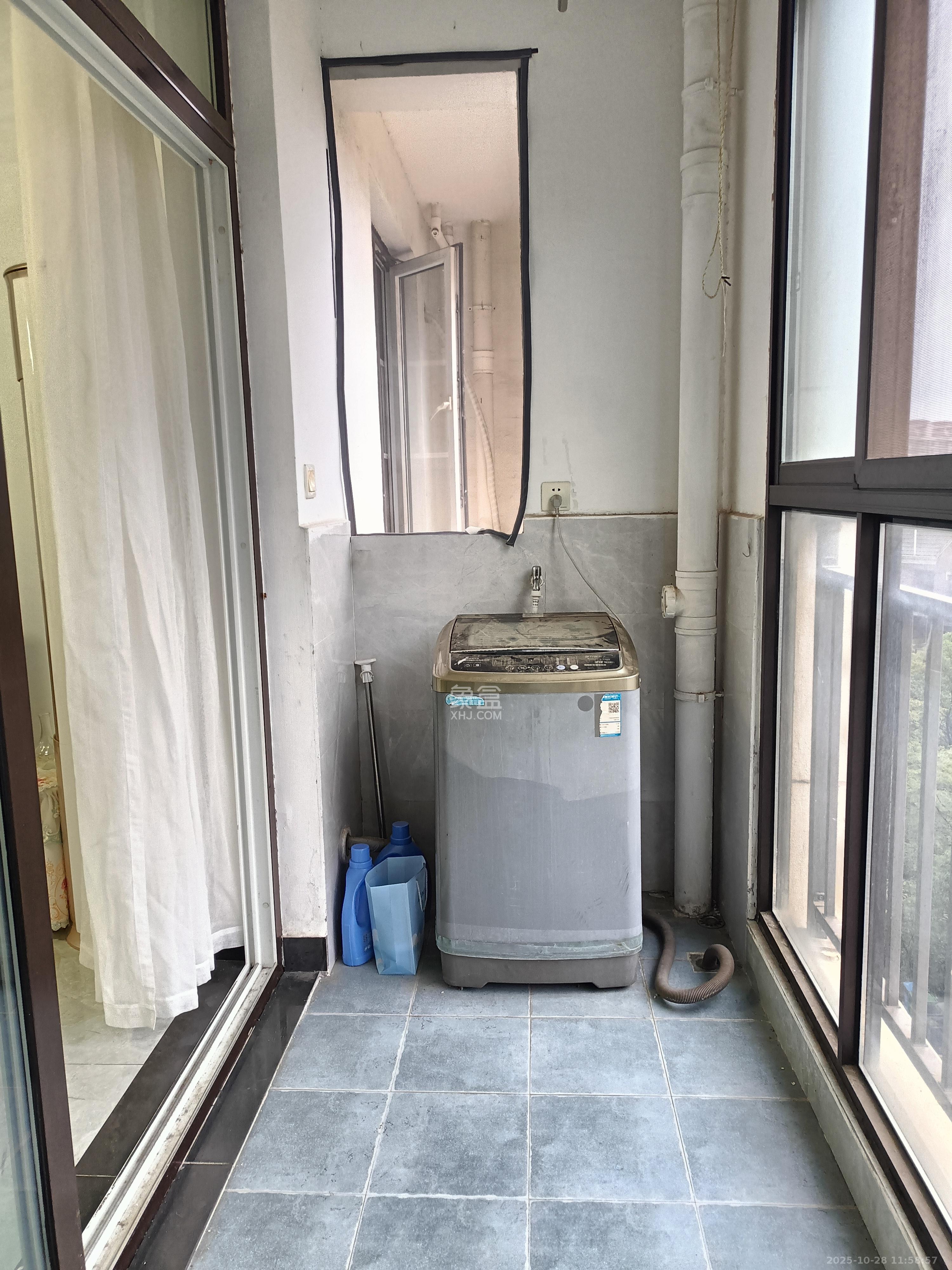 绿地香树花城  3室2厅1卫    1400.0元/月 绿地香树花城  3室2厅1卫    1400.0元/月室内图