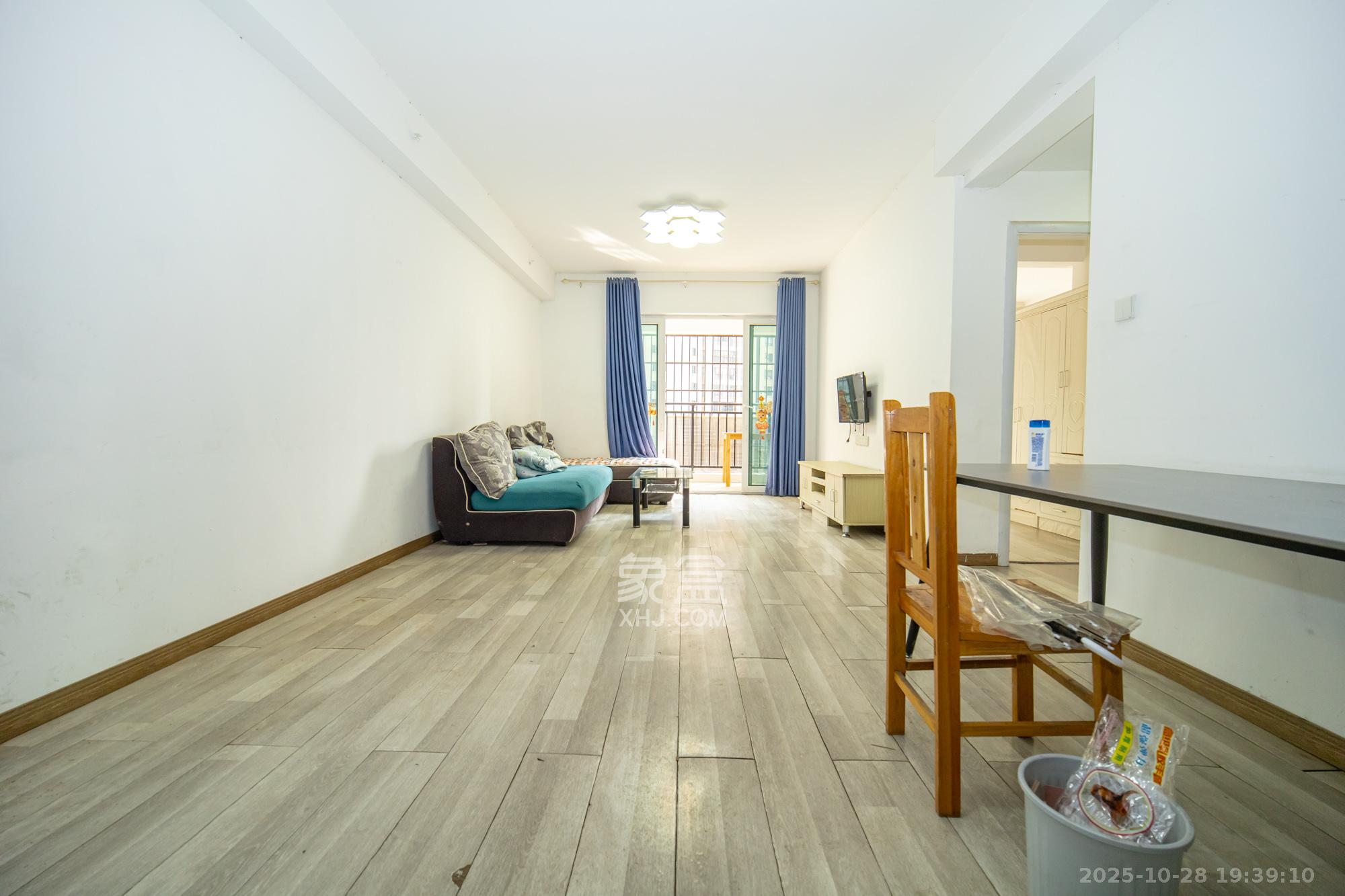 金科时代中心 3室2厅1卫 69.8万 金科时代中心 3室2厅1卫 69.8万客厅