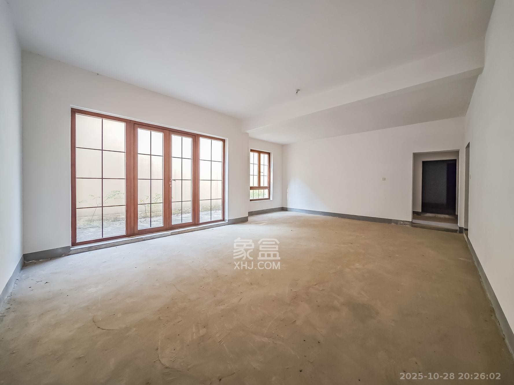 绿城青竹园  5室3厅4卫    1800.0万 绿城青竹园  5室3厅4卫    1800.0万其他