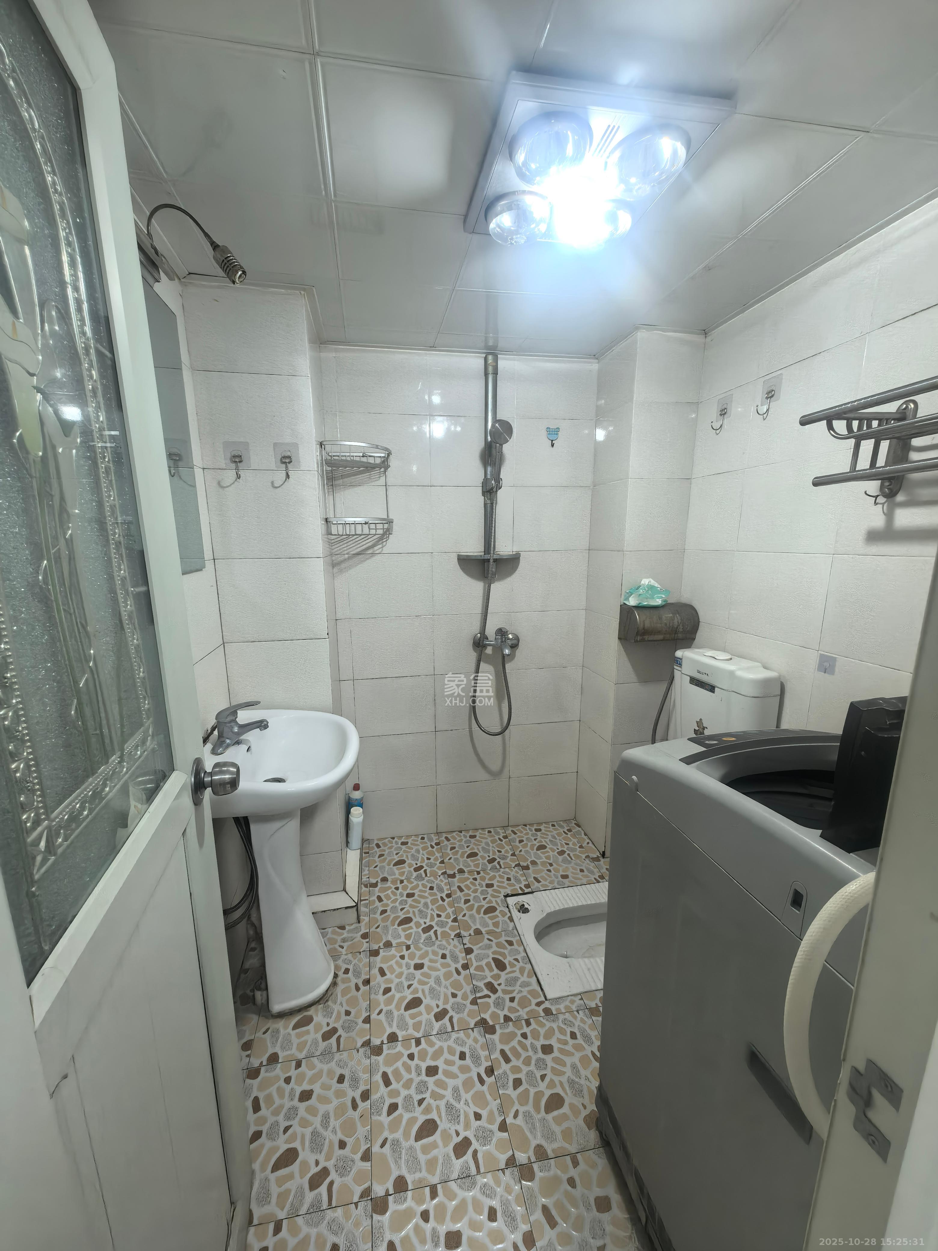 左岸右岸 1室1厅1卫 1500.0元/月 左岸右岸 1室1厅1卫 1500.0元/月室内图