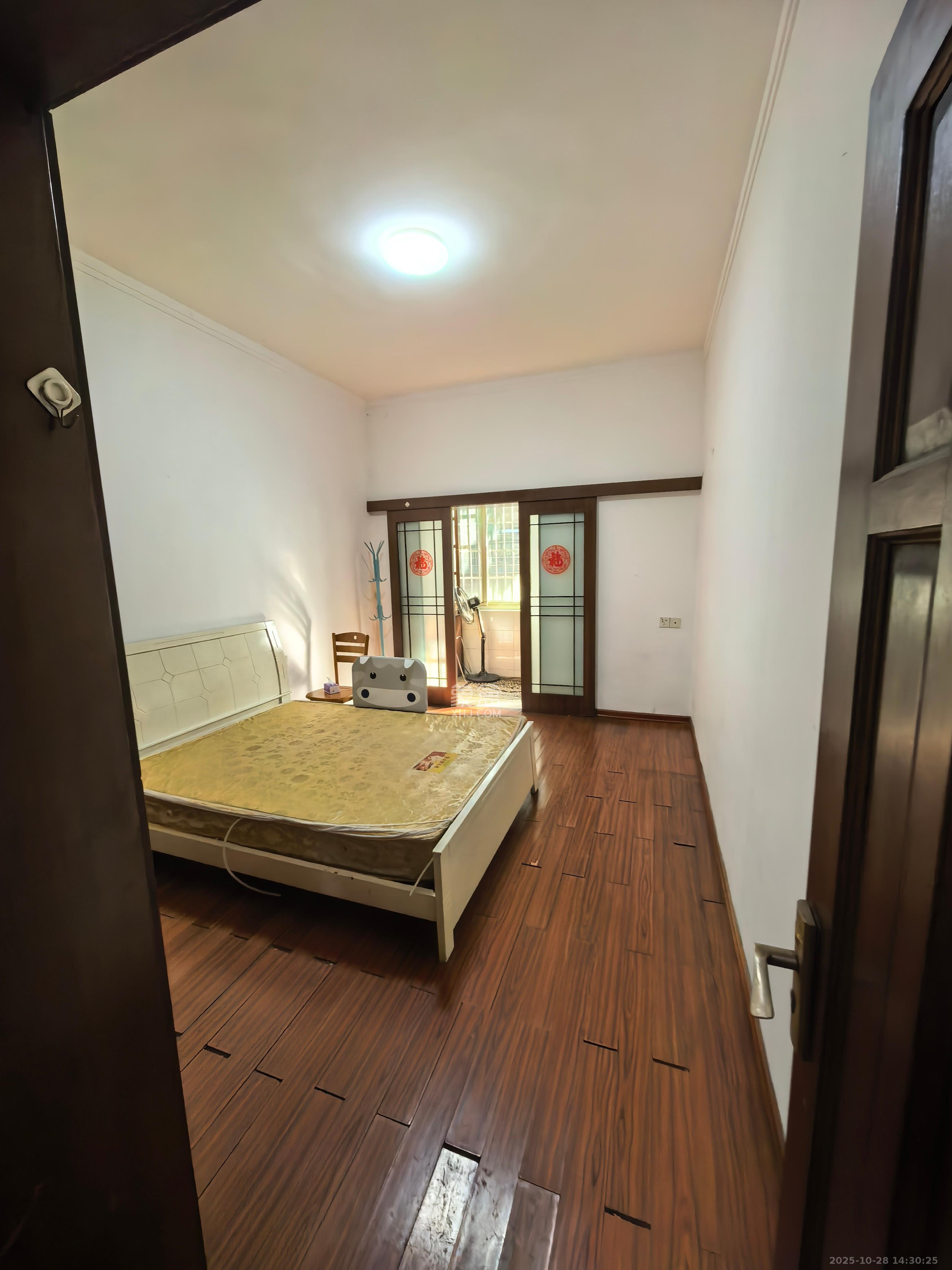 二机小区  1室1厅1卫    1300.0元/月室内图