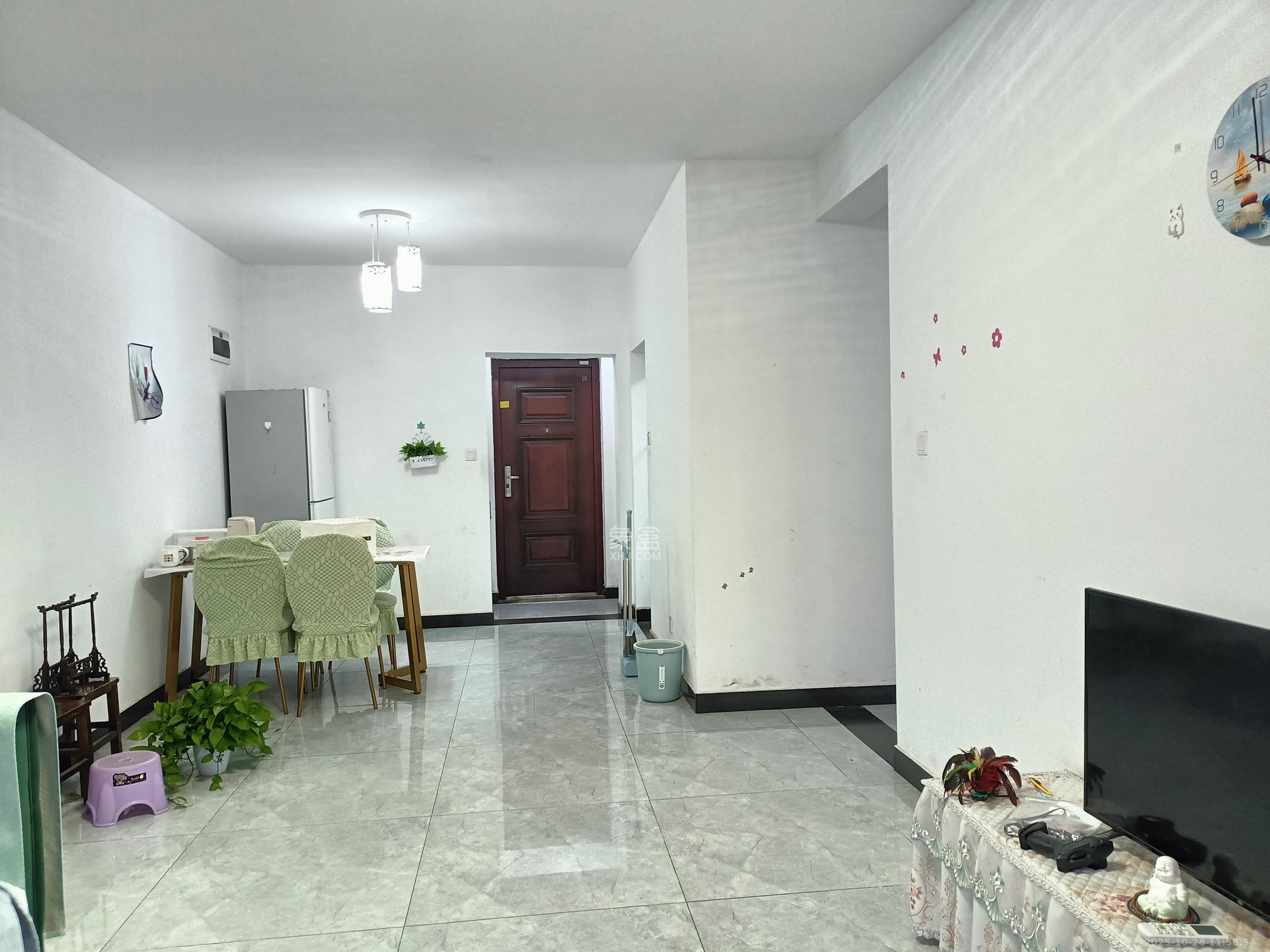 绿地香树花城  3室2厅1卫    1400.0元/月 绿地香树花城  3室2厅1卫    1400.0元/月室内图