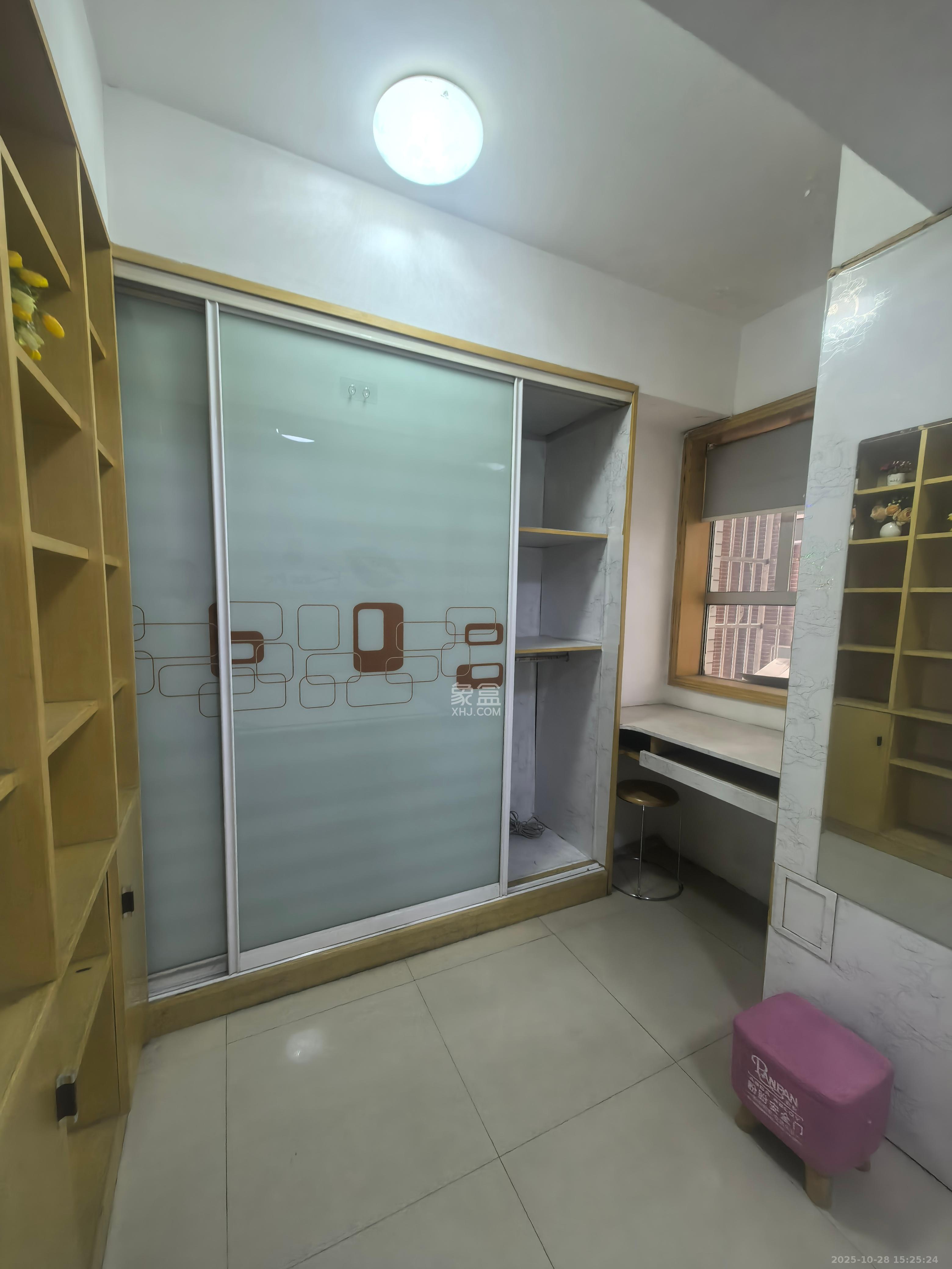 左岸右岸  1室1厅1卫    1500.0元/月室内图