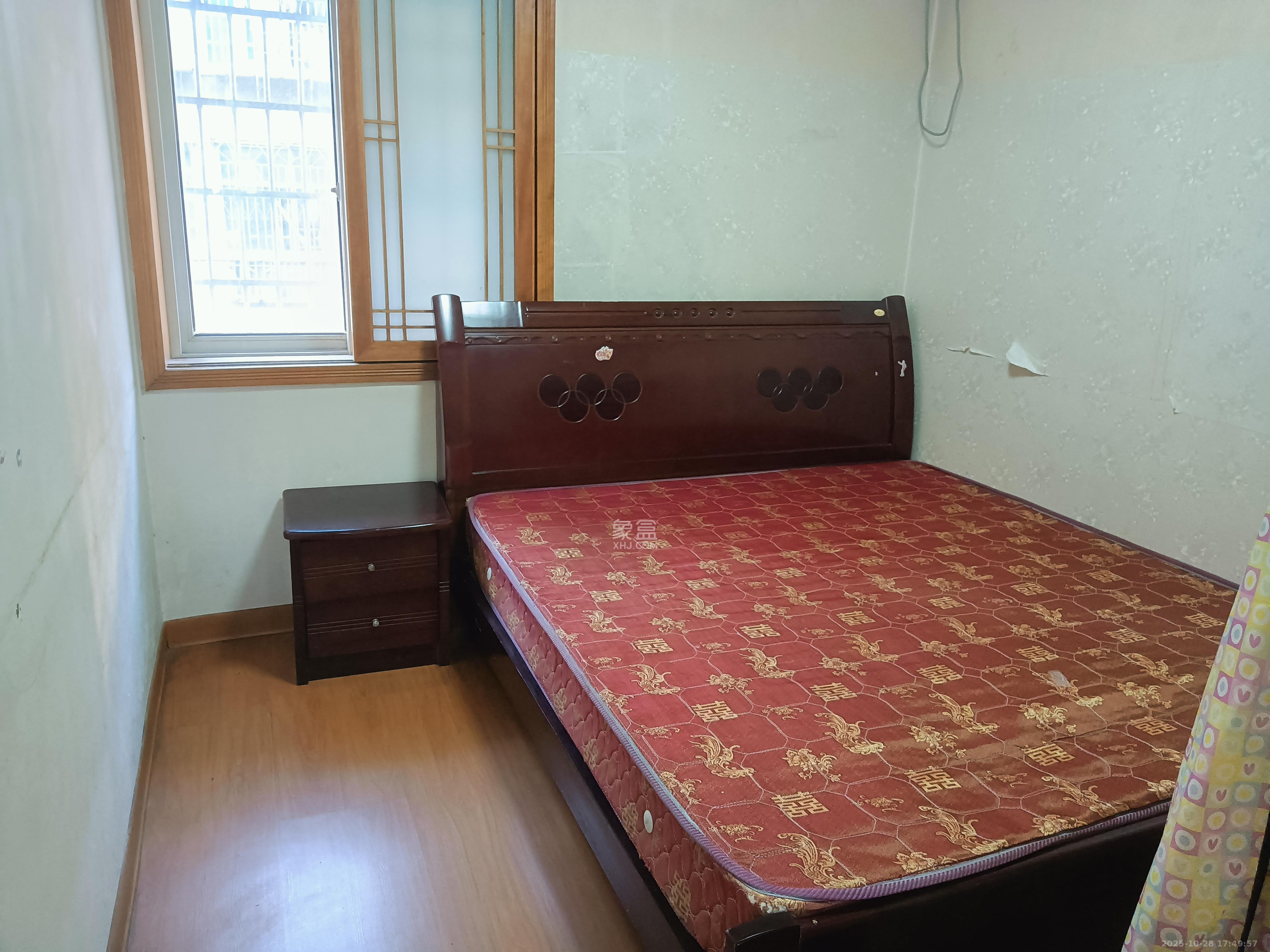 狮子山一片  3室1厅1卫    1800.0元/月 狮子山一片  3室1厅1卫    1800.0元/月室内图