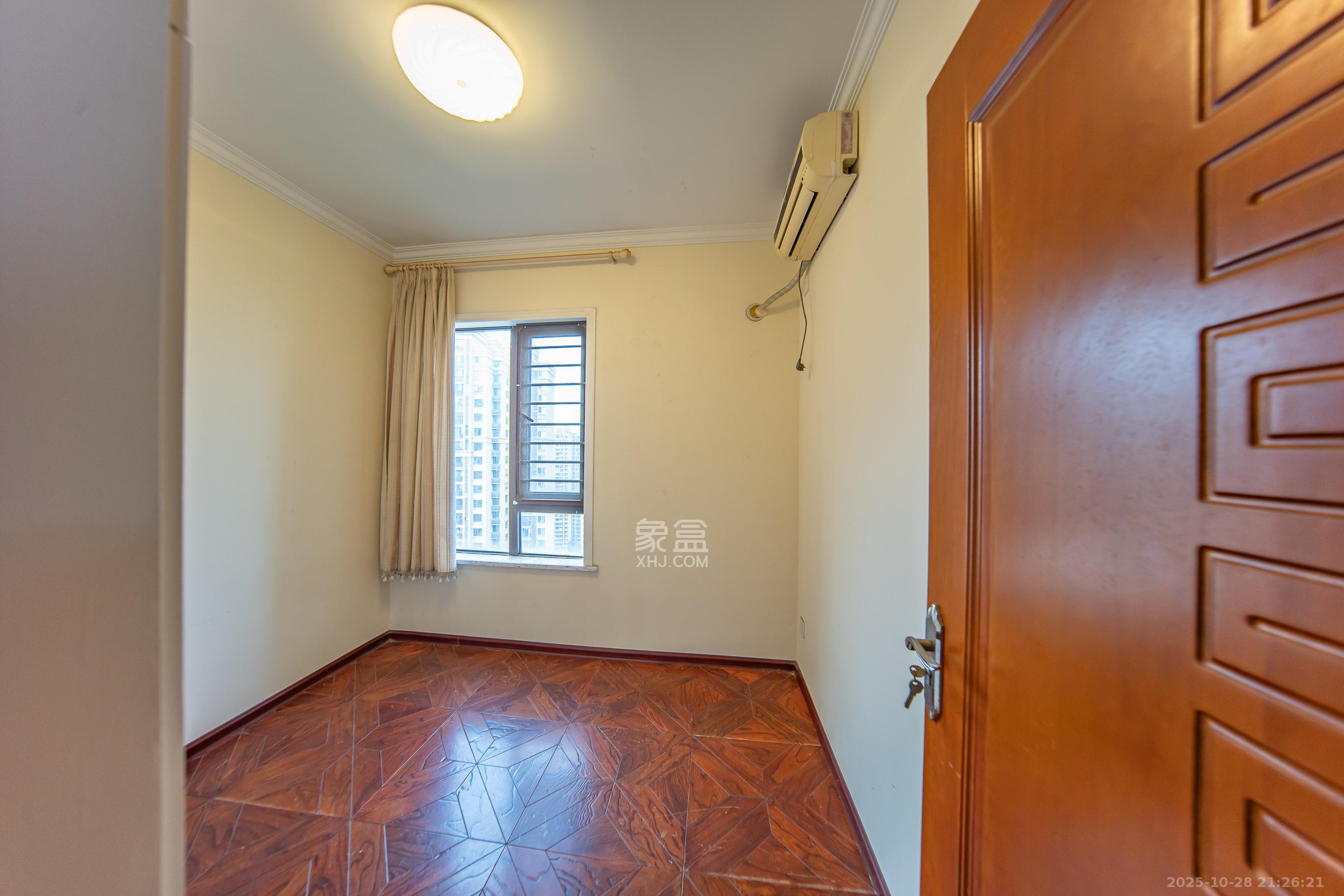 华润橡树湾 4室2厅2卫 105.0万 华润橡树湾 4室2厅2卫 105.0万卧室