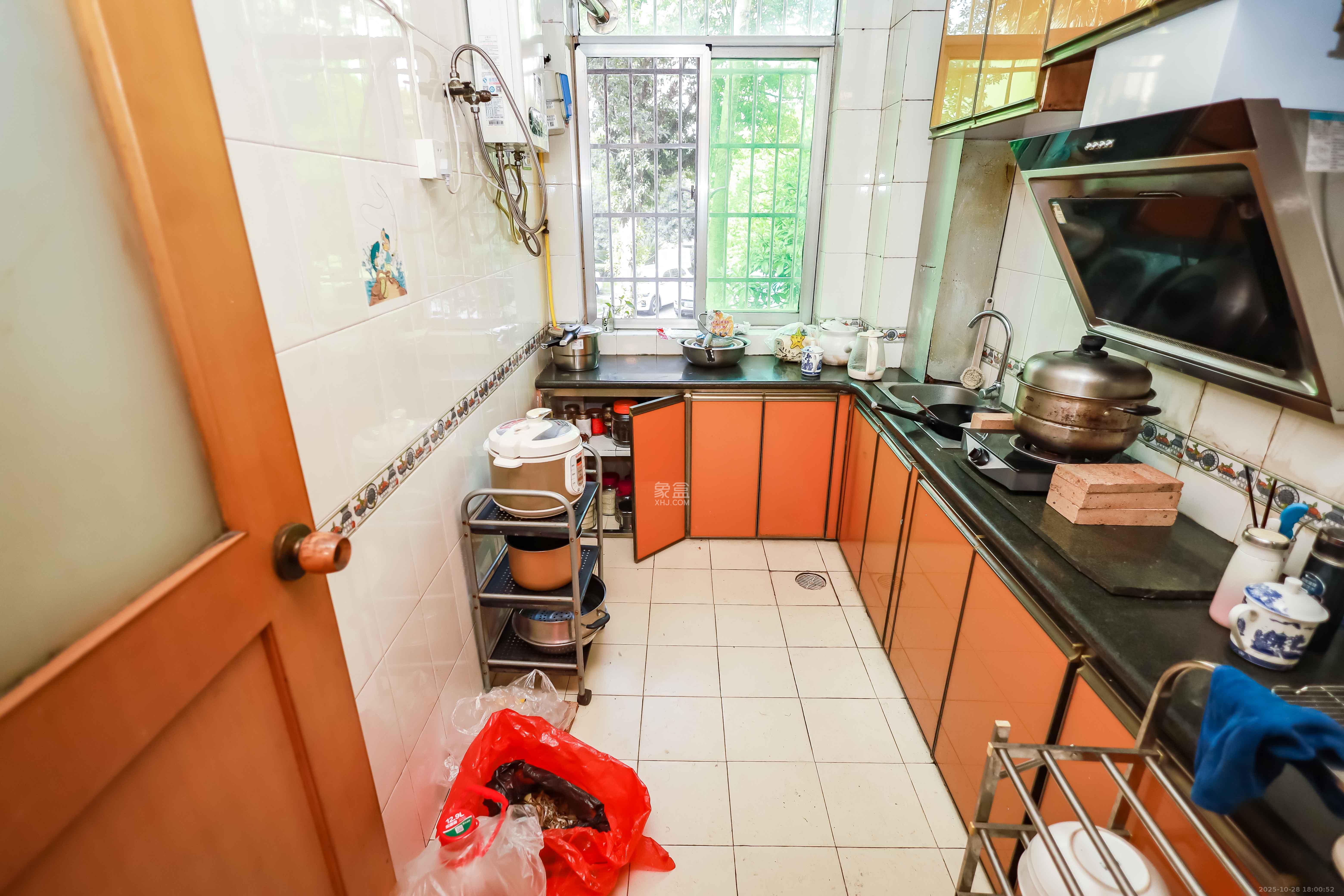 咸嘉新村嘉明苑 2室2厅1卫 61.8万 咸嘉新村嘉明苑 2室2厅1卫 61.8万厨房