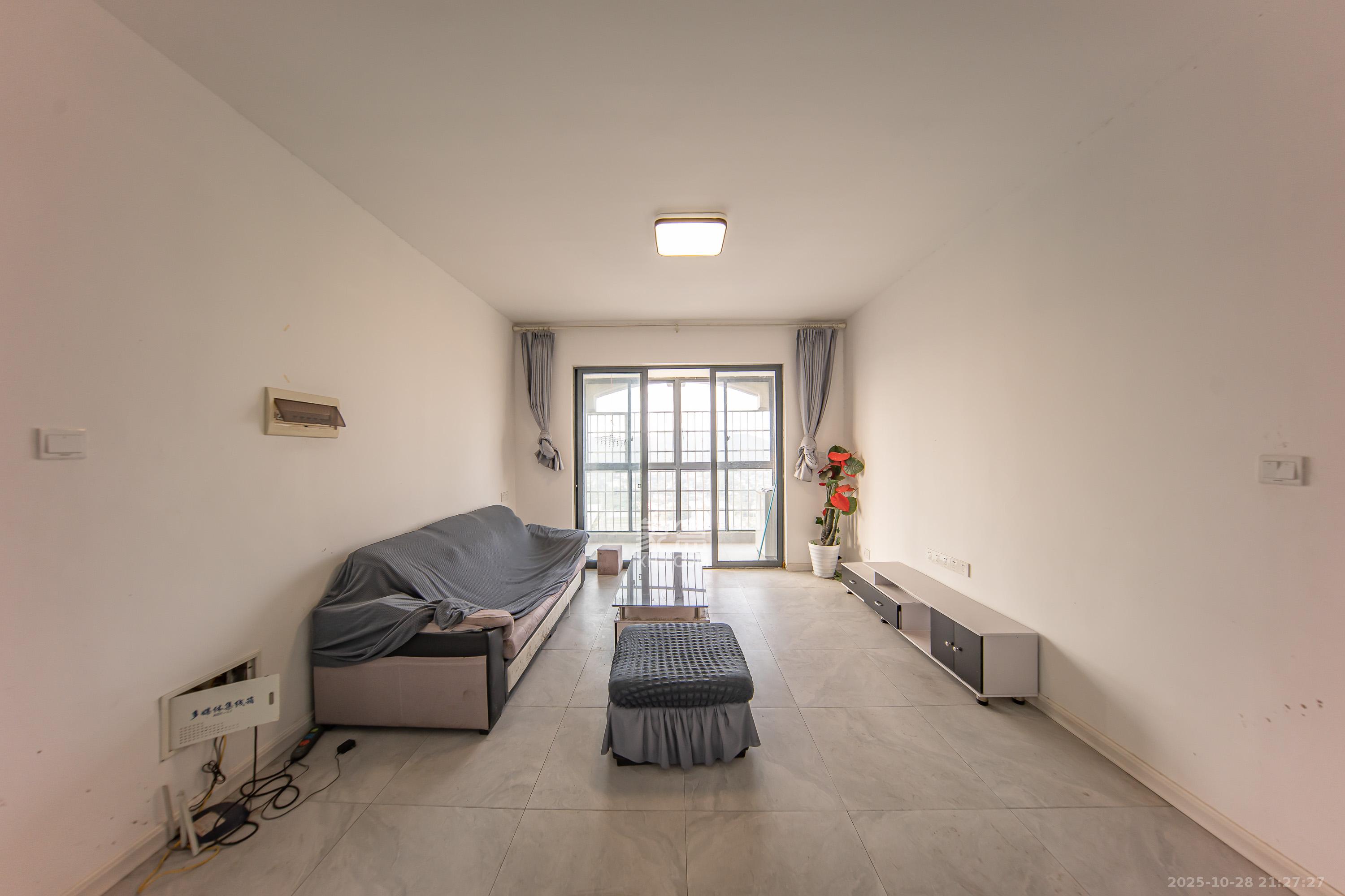 九龙领仕汇 3室2厅2卫 43.8万 九龙领仕汇 3室2厅2卫 43.8万客厅