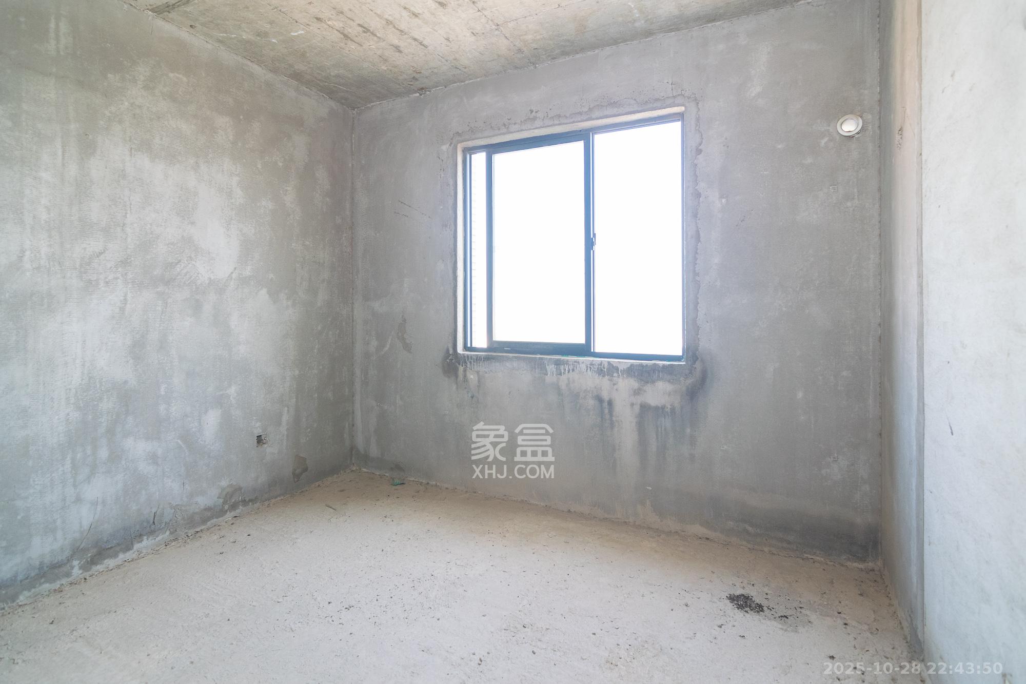 盛腾雅苑（新雅黄金苑二期）  4室2厅2卫    82.0万卧室