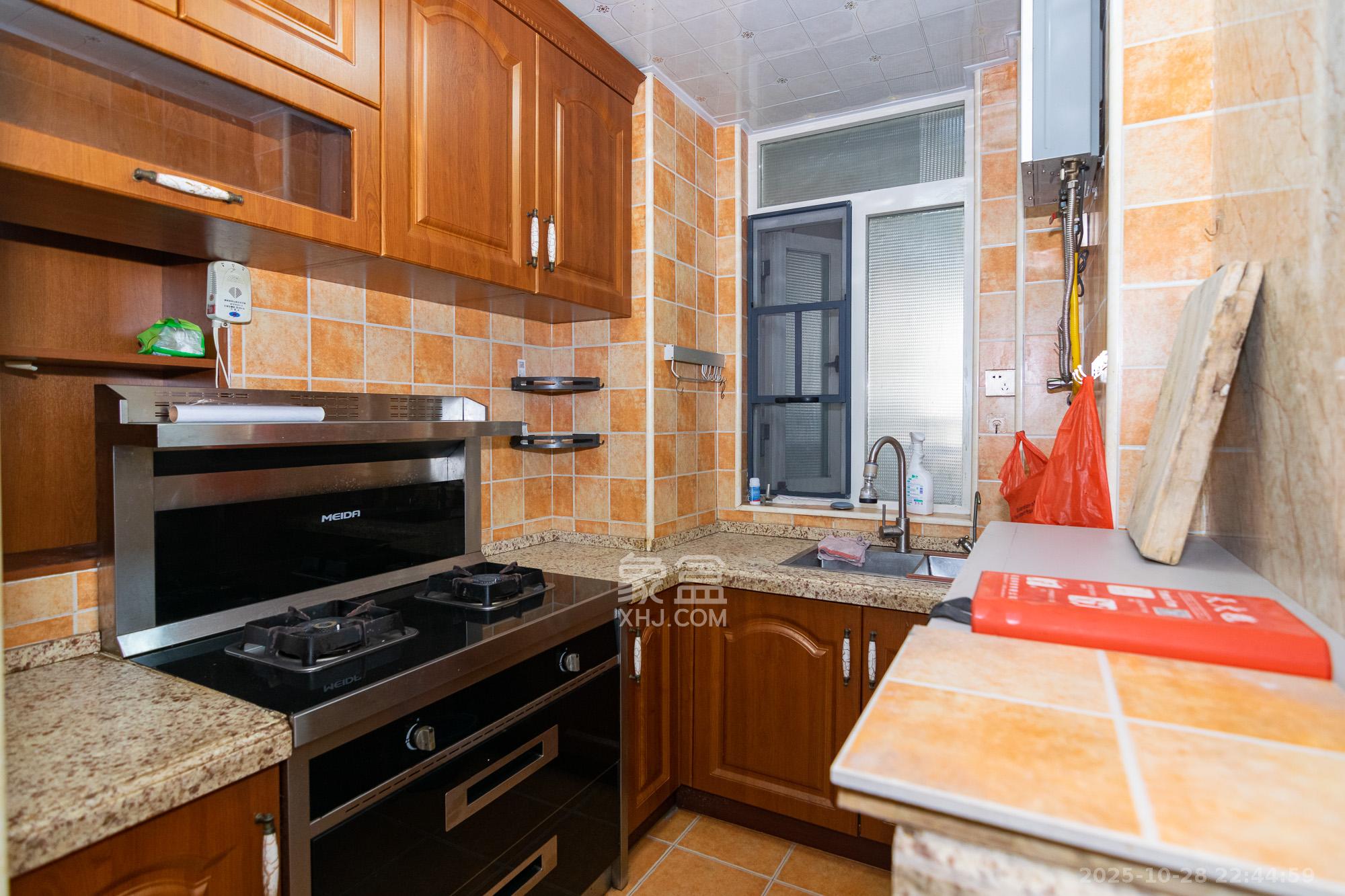 澳海澜庭 2室2厅1卫 46.0万 澳海澜庭 2室2厅1卫 46.0万厨房