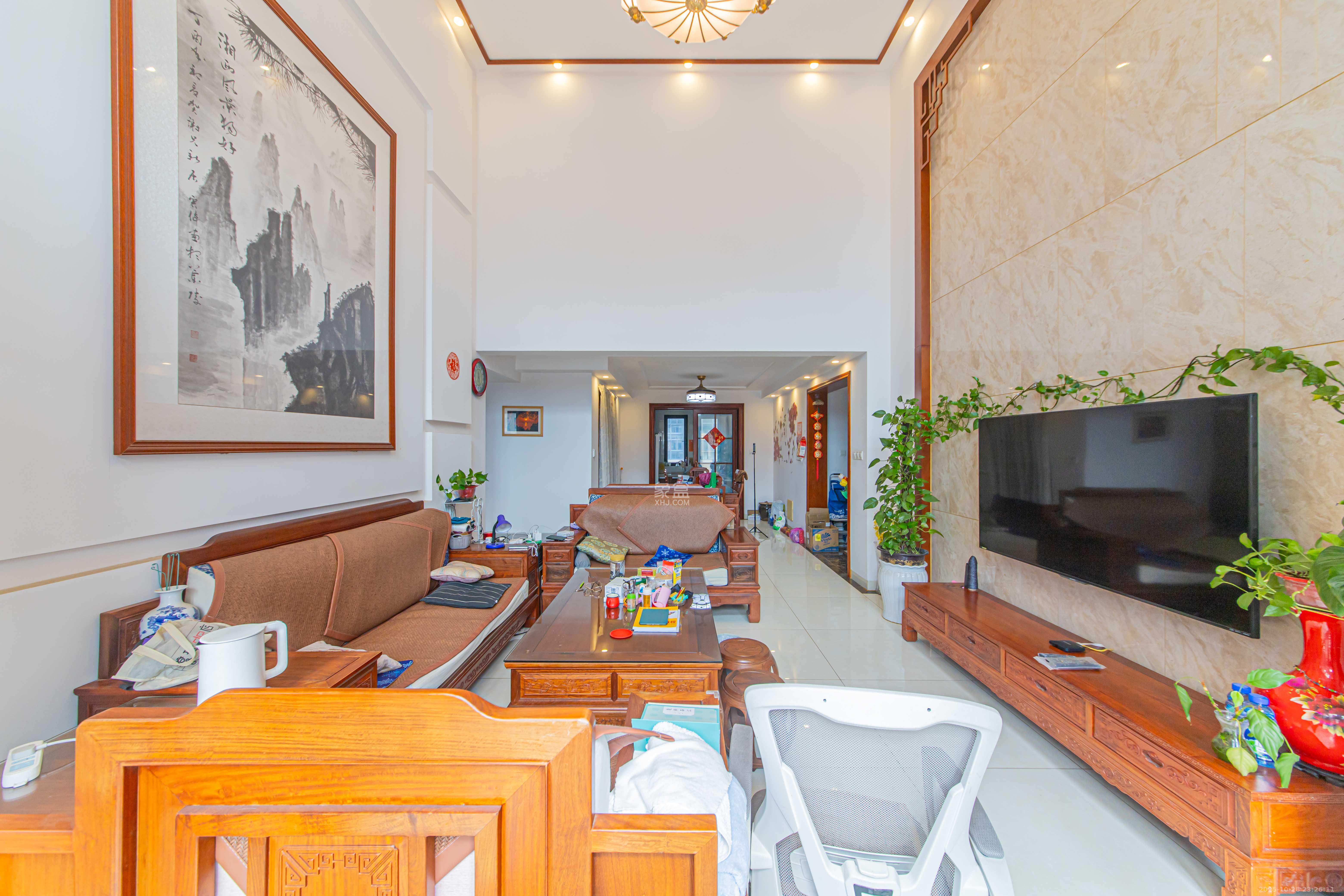 鑫远尚玺苑  4室2厅2卫    298.0万 鑫远尚玺苑  4室2厅2卫    298.0万客厅