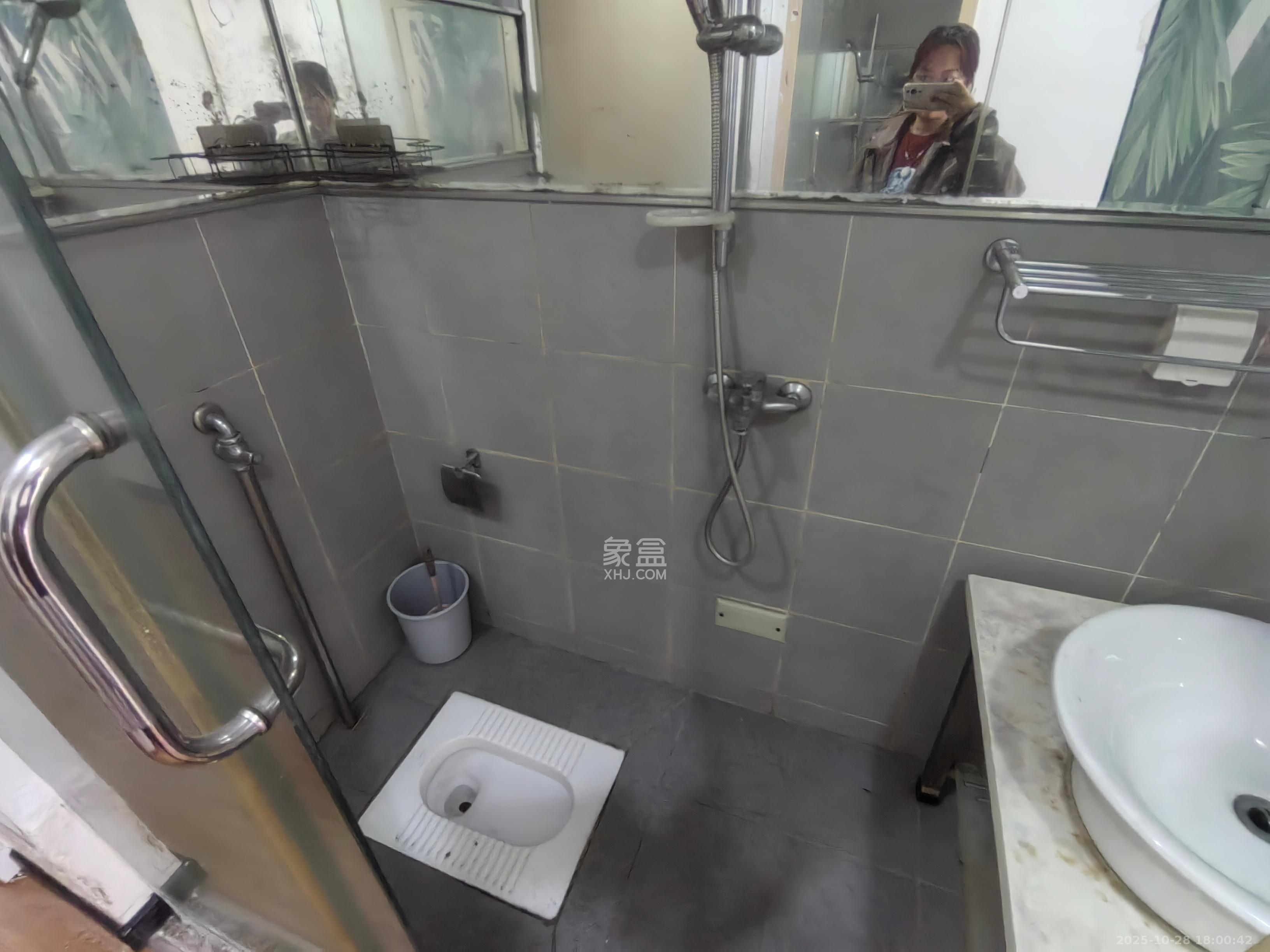 众鑫建材市场（长沙县星沙镇皮具市场）  1室1厅1卫    1500.0元/月室内图