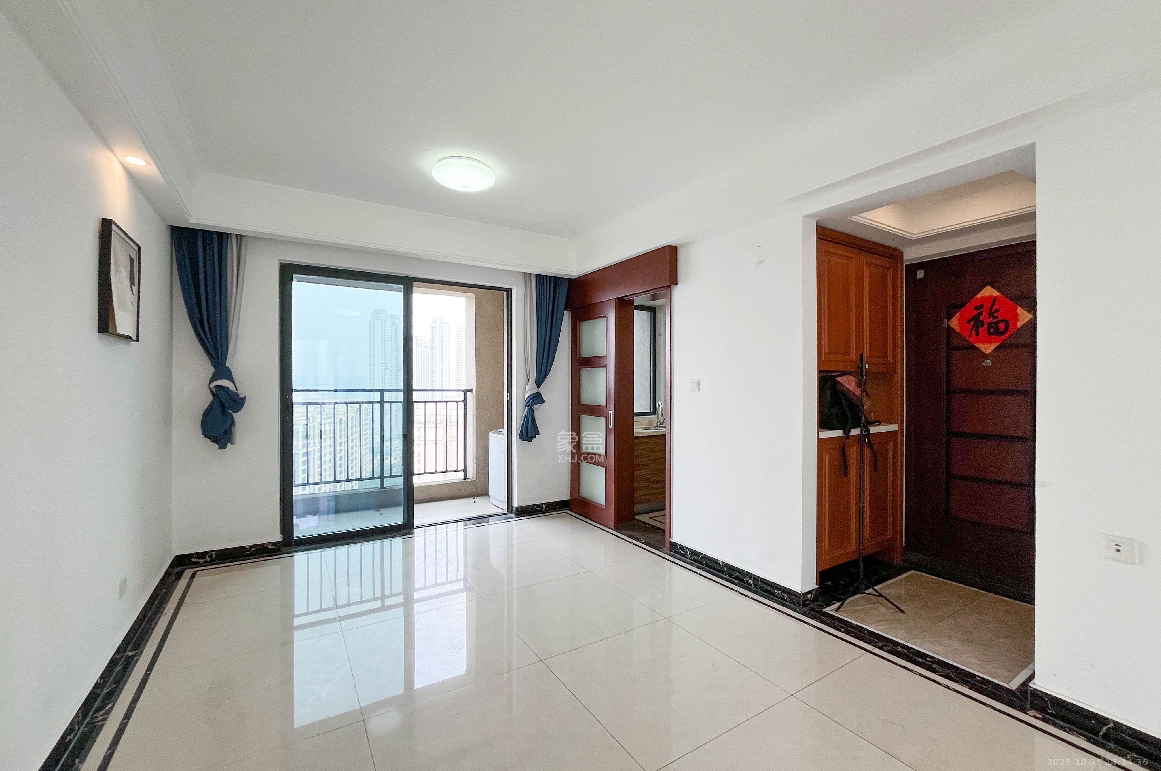 中海梅溪湖壹号 3室2厅2卫 158.0万 中海梅溪湖壹号 3室2厅2卫 158.0万客厅