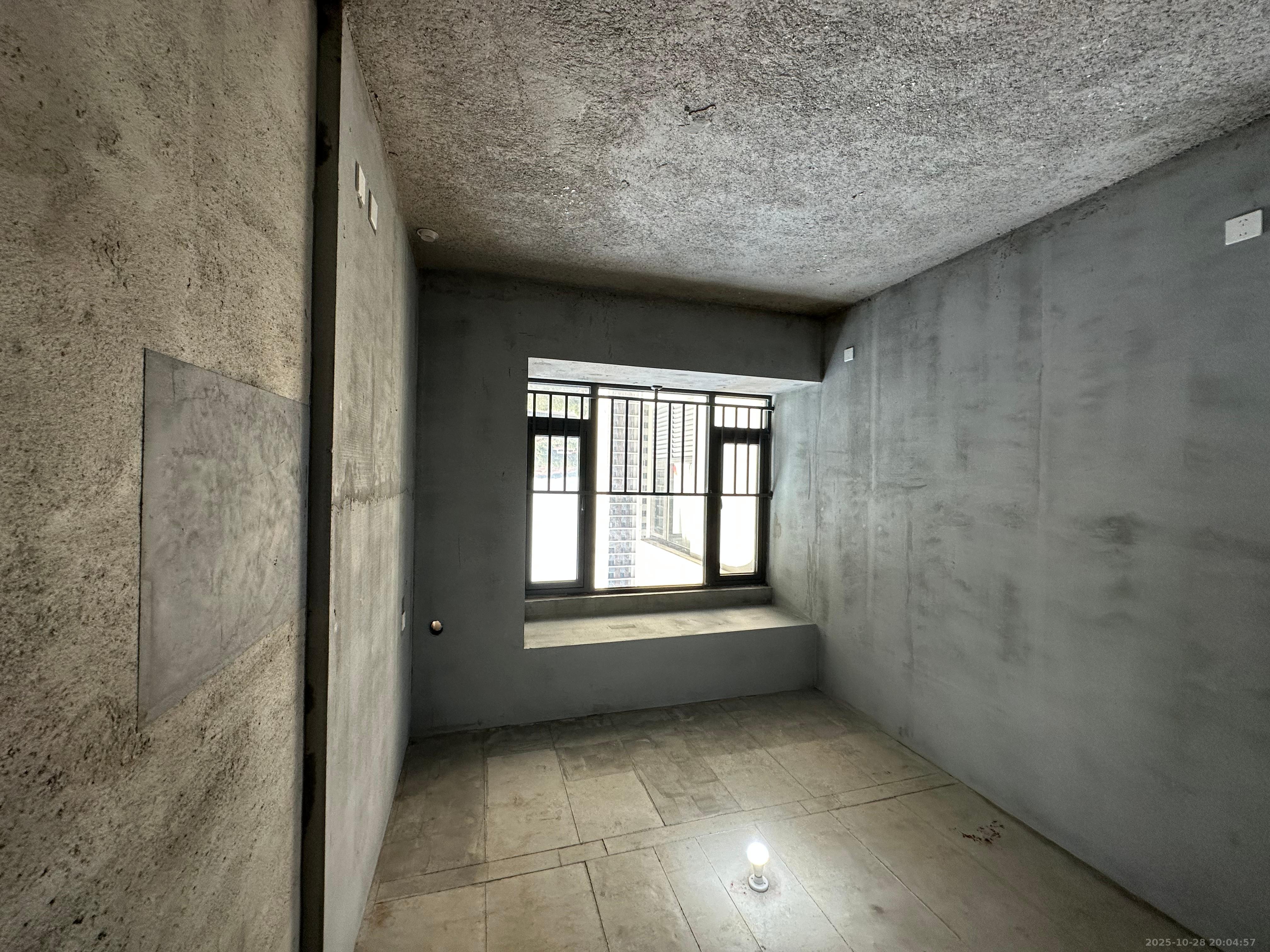 三一云湖  4室2厅2卫    99.8万卧室