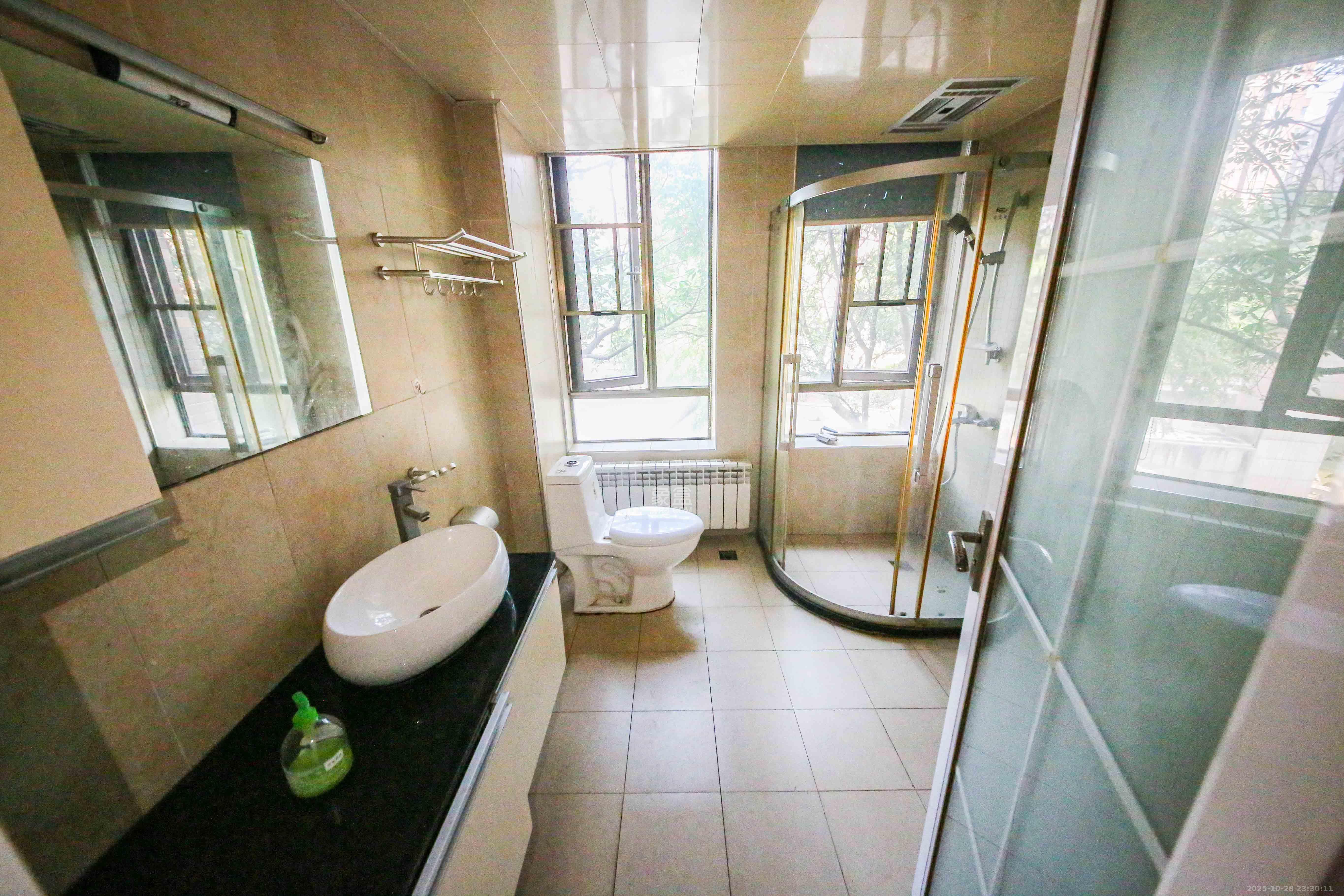 奥林匹克花园 4室2厅1卫 210.0万 奥林匹克花园 4室2厅1卫 210.0万卫生间