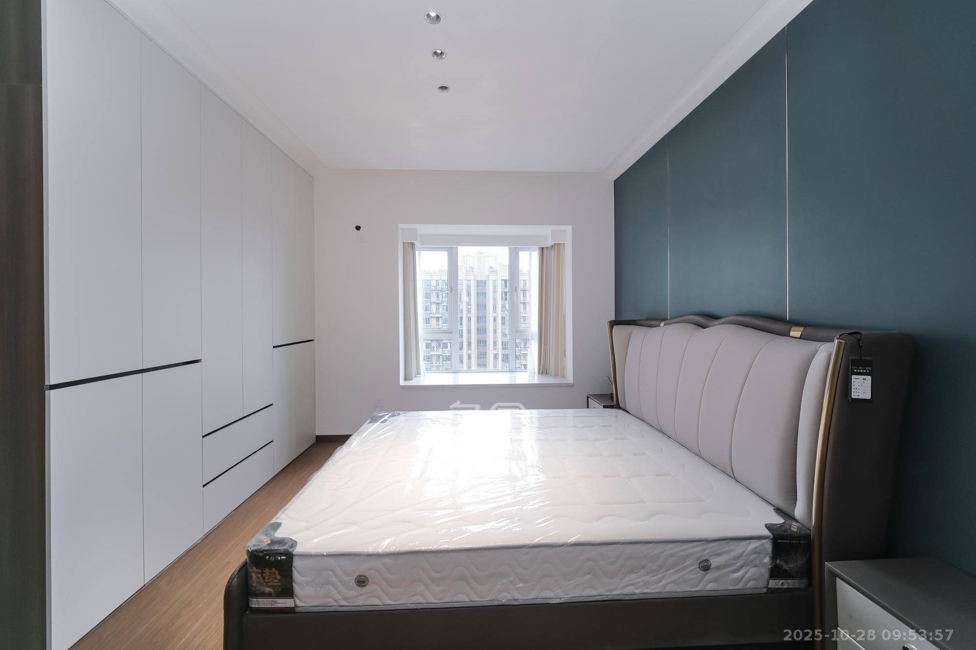 荣盛花语城  4室2厅2卫    99.0万卧室