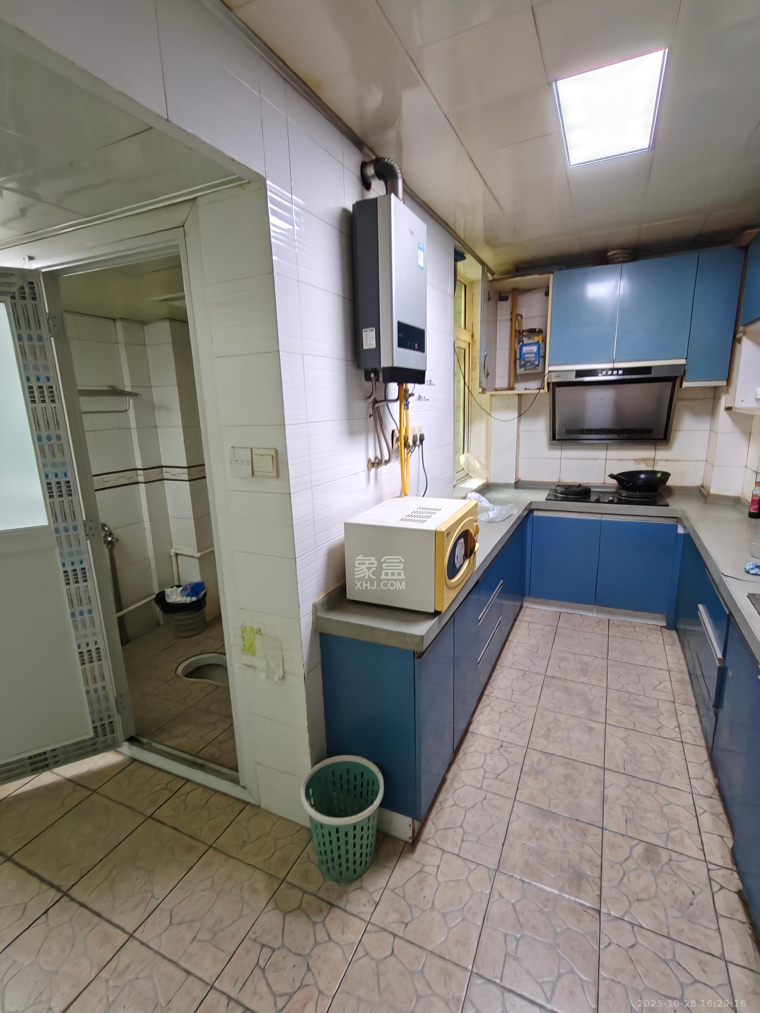 香巴圣地  3室2厅2卫    2500.0元/月室内图