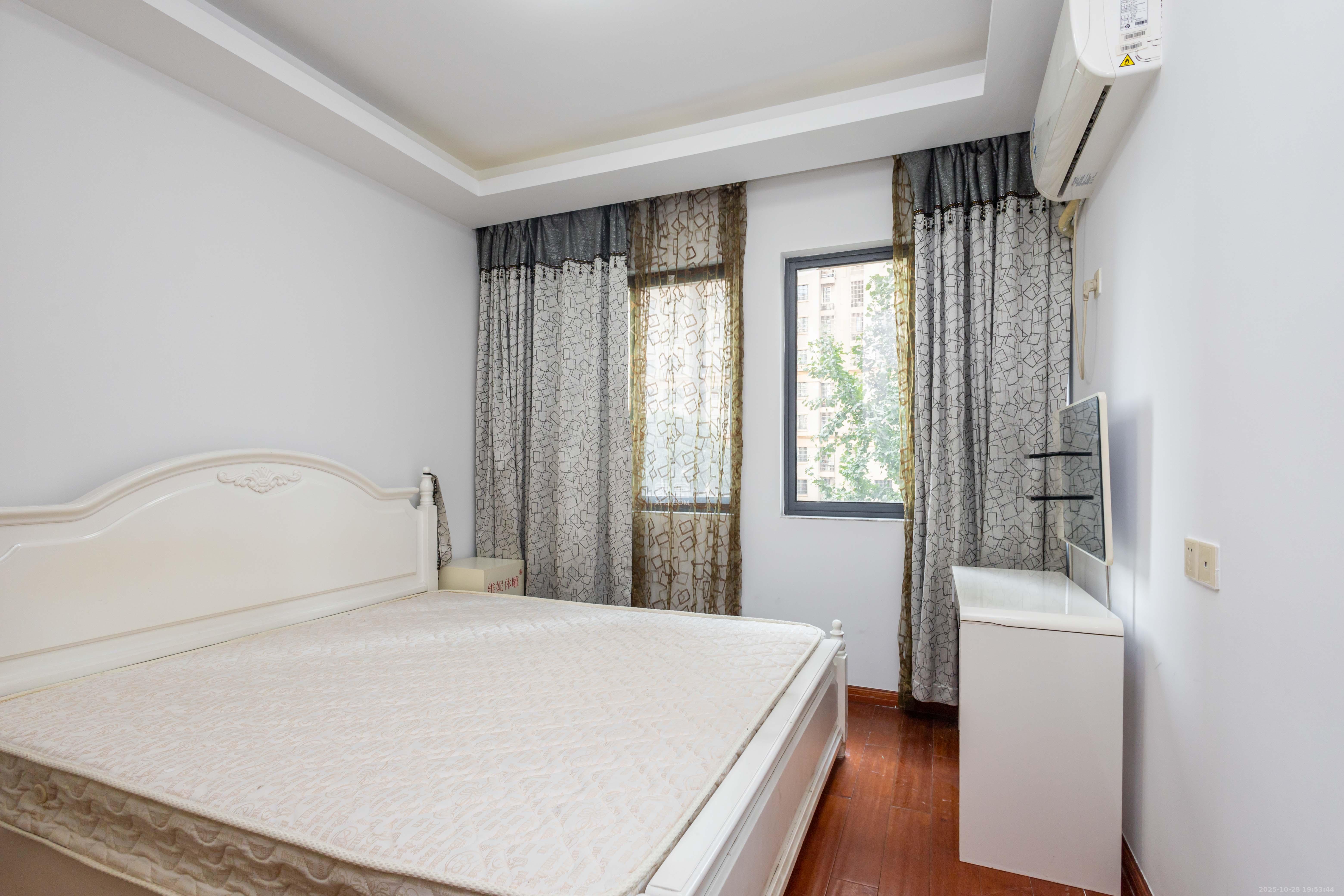 佳美紫郡  3室2厅1卫    48.0万卧室