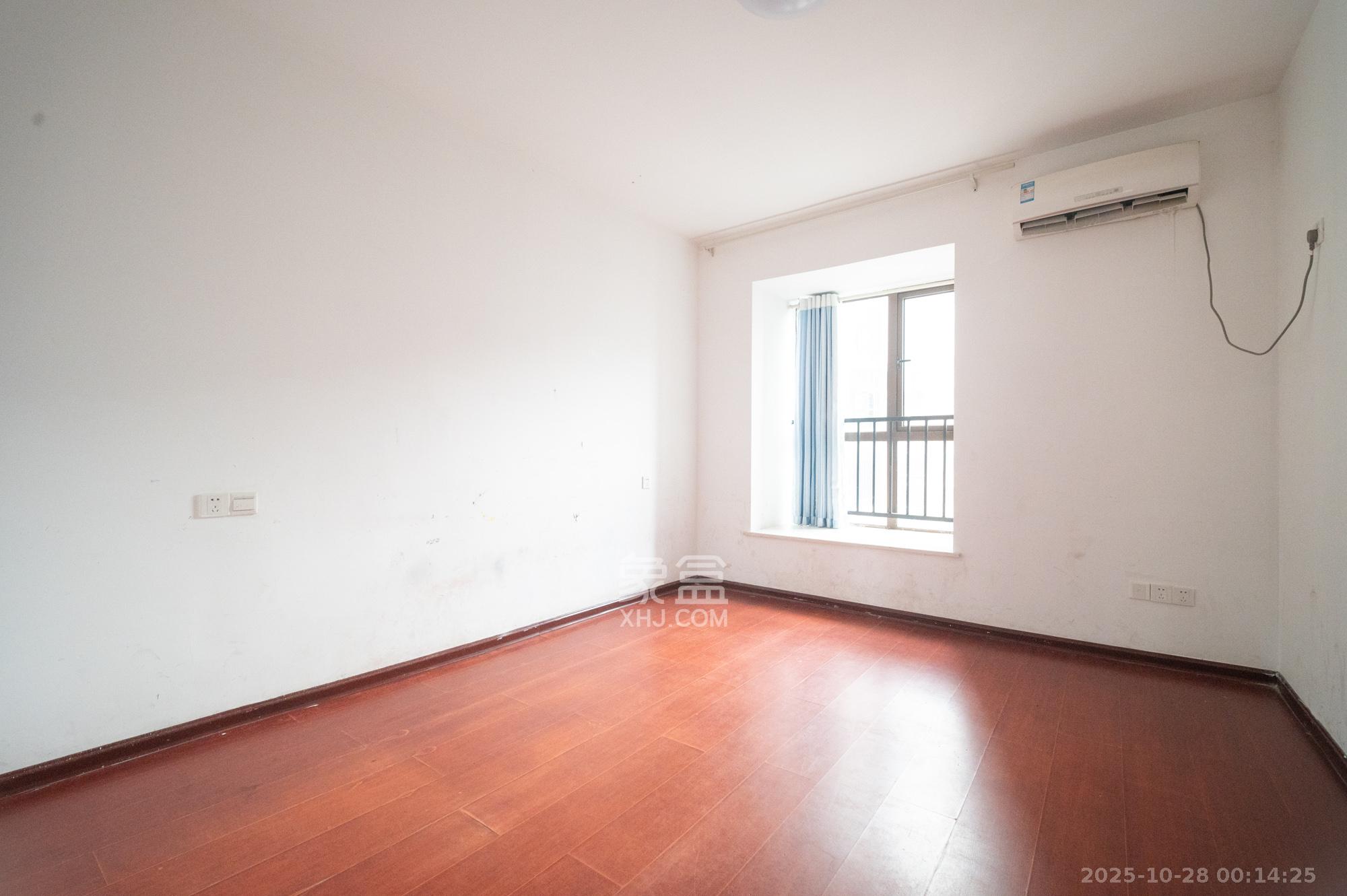 水岸世景  3室2厅1卫    90.0万 水岸世景  3室2厅1卫    90.0万卧室