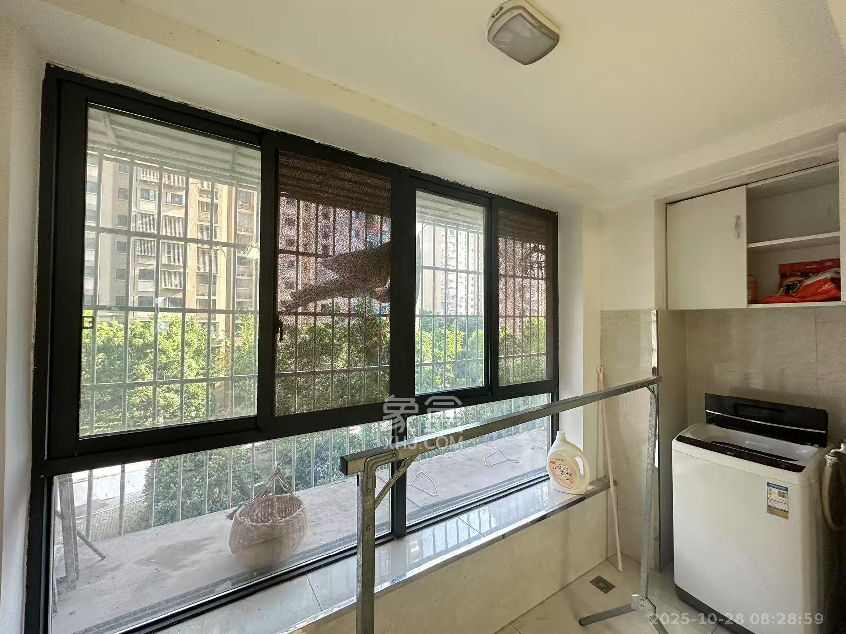 东岸梅园小区 3室2厅2卫 2300.0元/月 东岸梅园小区 3室2厅2卫 2300.0元/月室内图