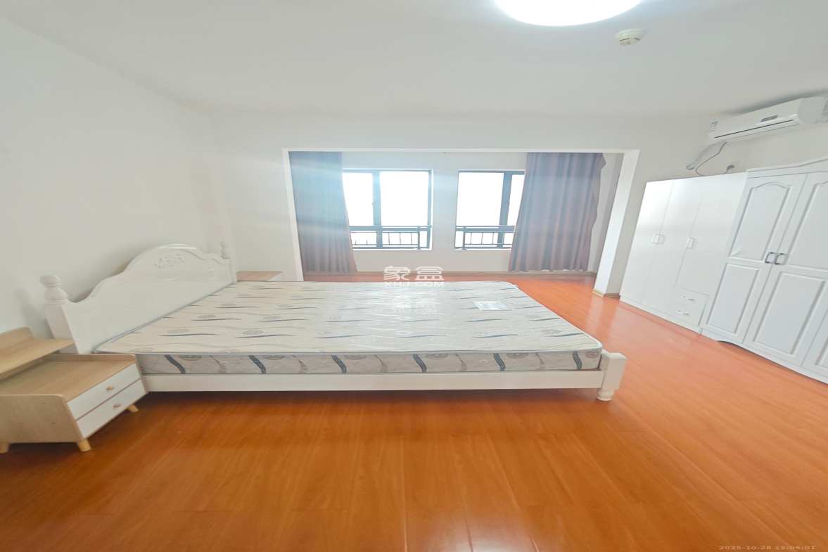 长房天翼未来城  3室1厅1卫    3500.0元/月 长房天翼未来城  3室1厅1卫    3500.0元/月室内图