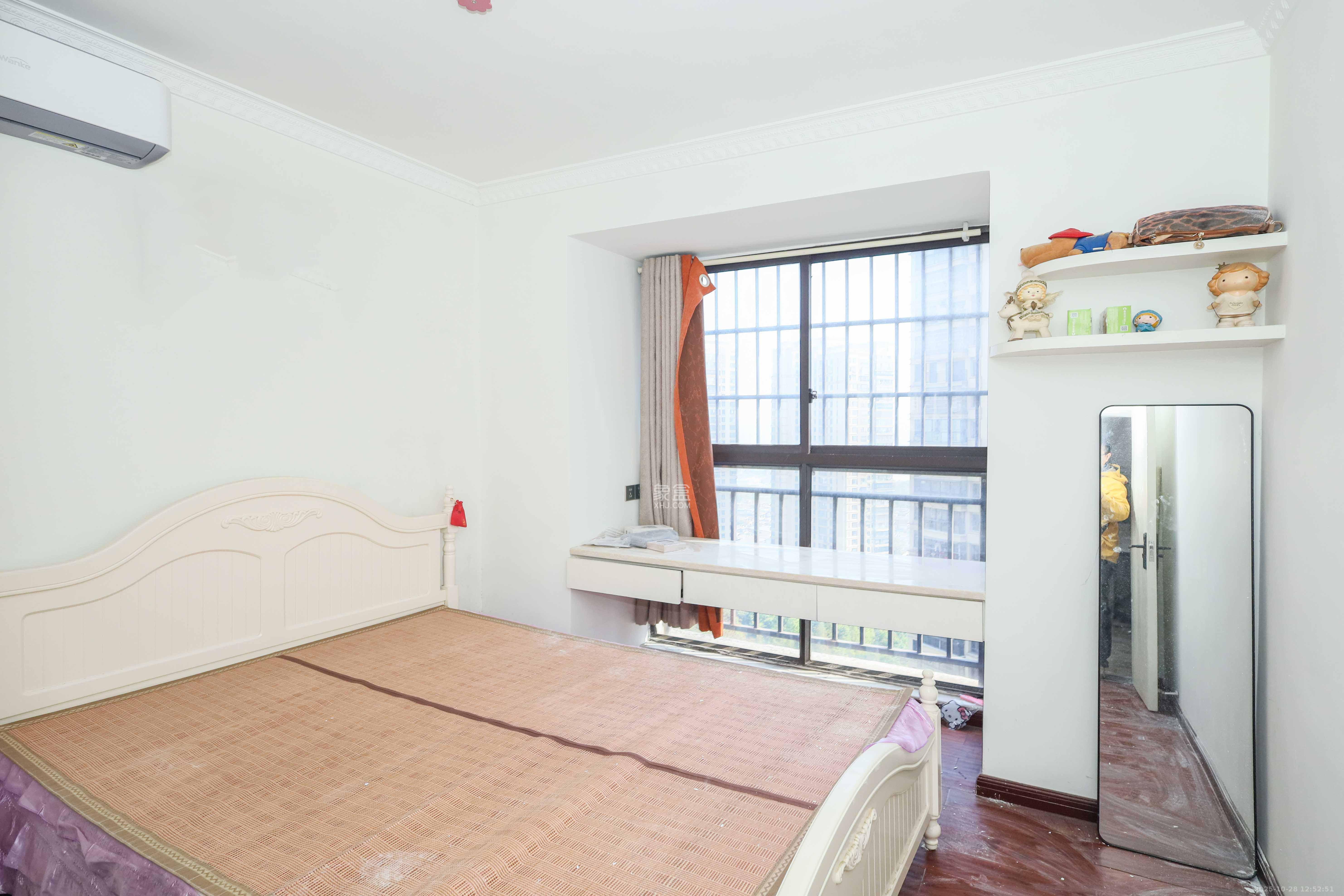 保利麓谷林语F区  3室2厅1卫    106.0万 保利麓谷林语F区  3室2厅1卫    106.0万卧室