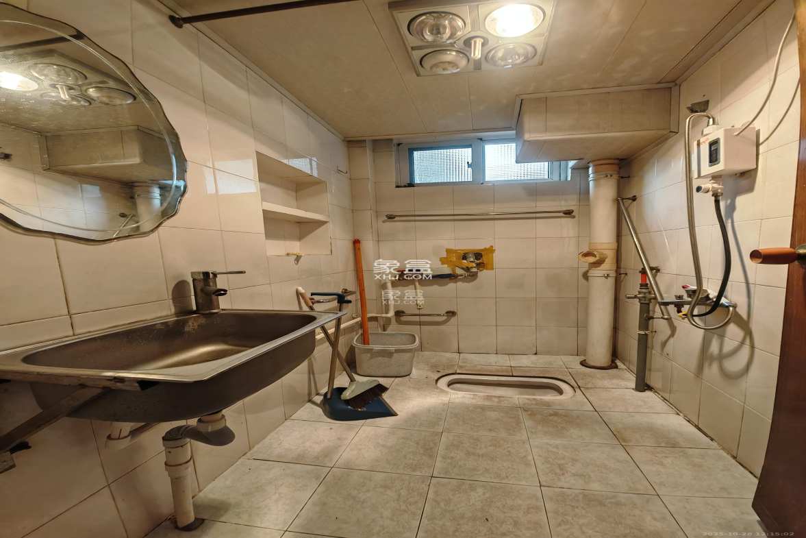 定王台公寓  2室1厅1卫    2200.0元/月 定王台公寓  2室1厅1卫    2200.0元/月室内图