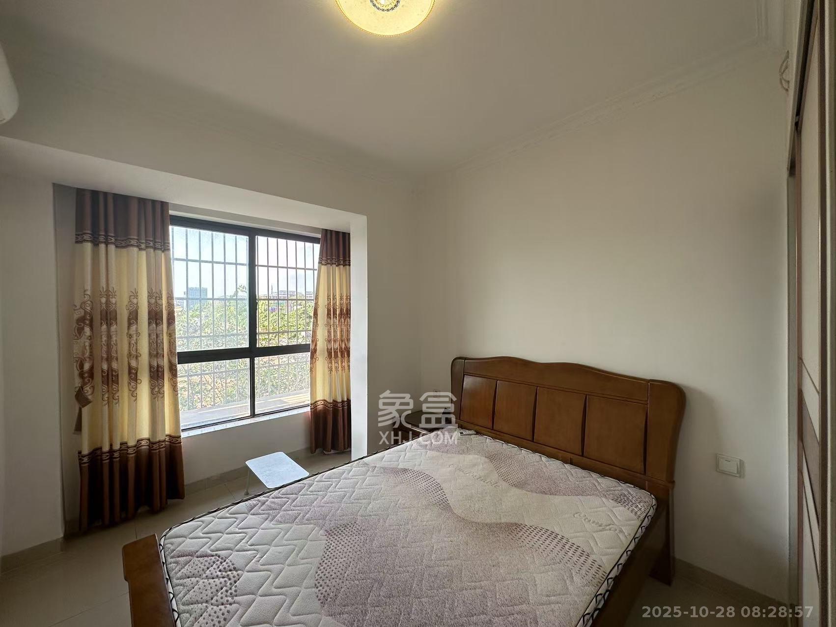 东岸梅园小区  3室2厅2卫    2300.0元/月室内图