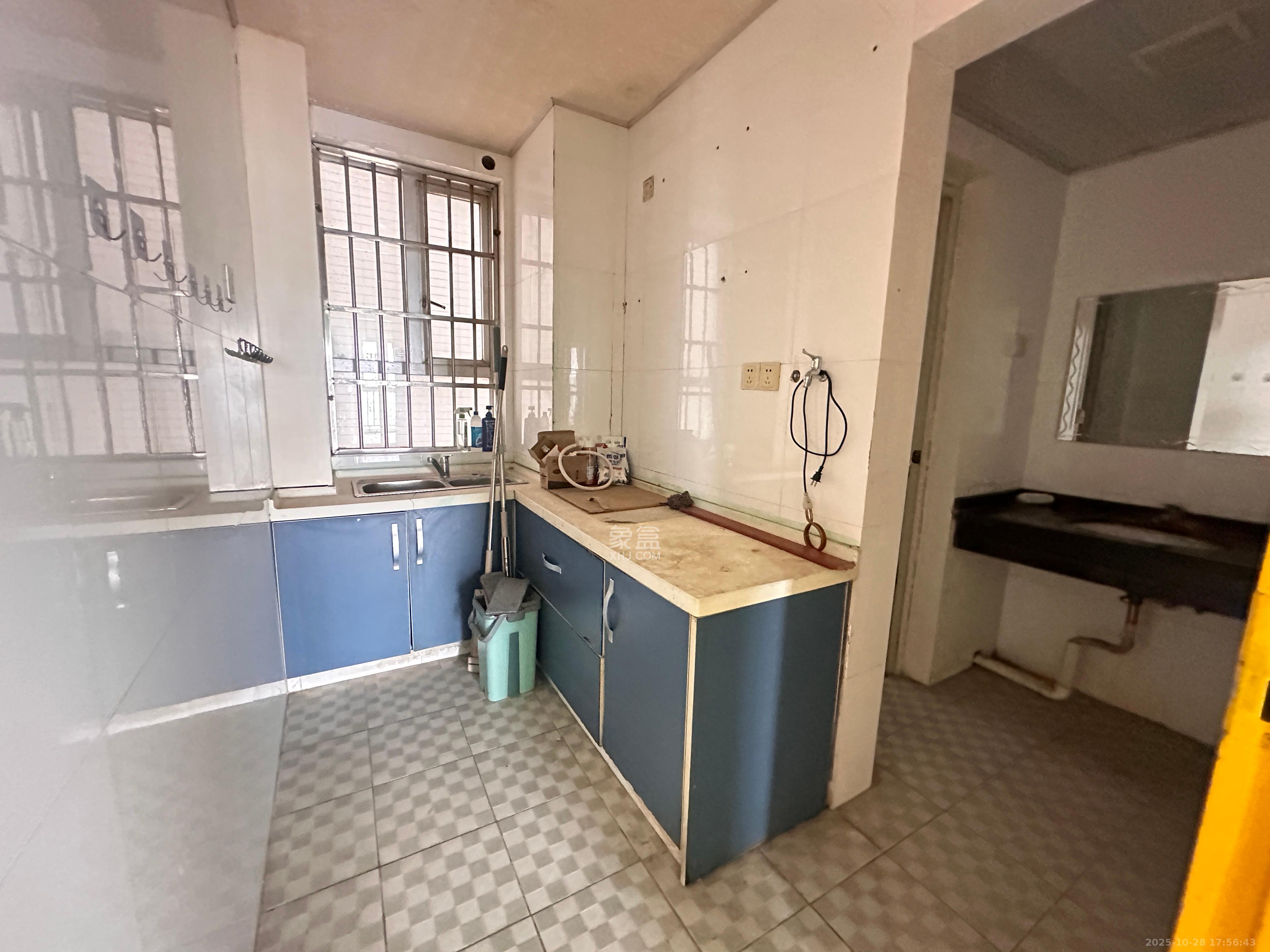 左岸右岸  3室2厅2卫    2200.0元/月室内图