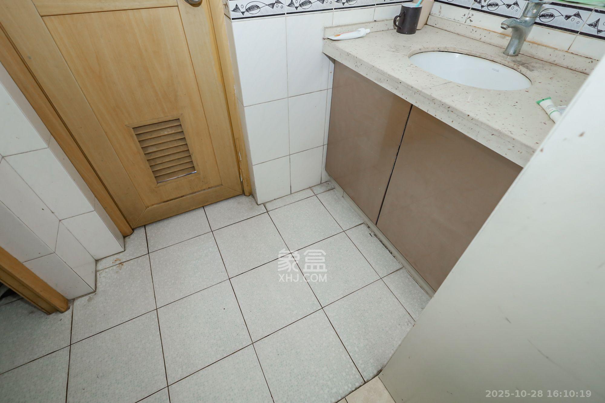 咸嘉新村嘉文苑  4室2厅2卫    1800.0元/月 咸嘉新村嘉文苑  4室2厅2卫    1800.0元/月室内图