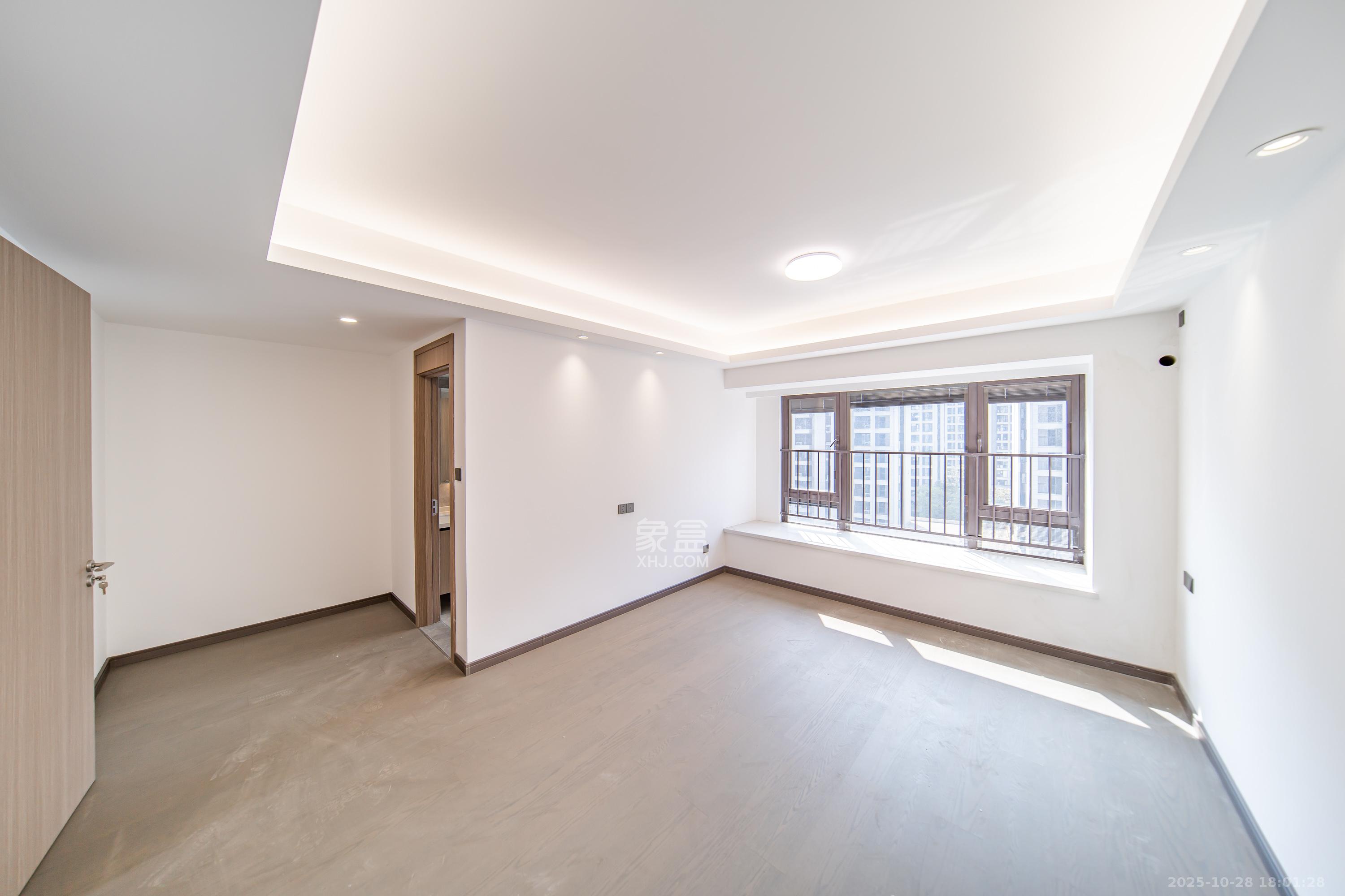 旭辉国宸府  4室2厅2卫    175.0万卧室