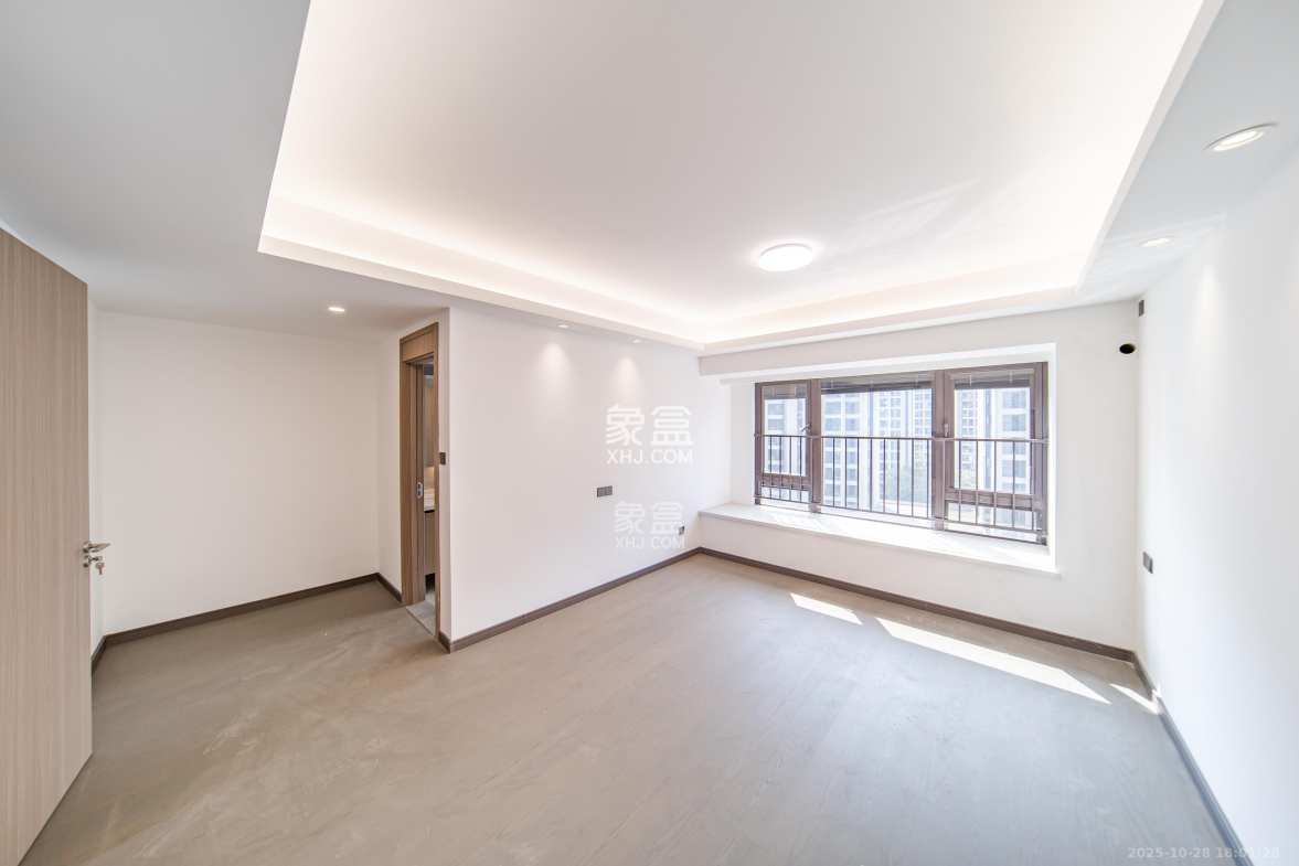 旭辉国宸府  4室2厅2卫    175.0万 旭辉国宸府  4室2厅2卫    175.0万卧室