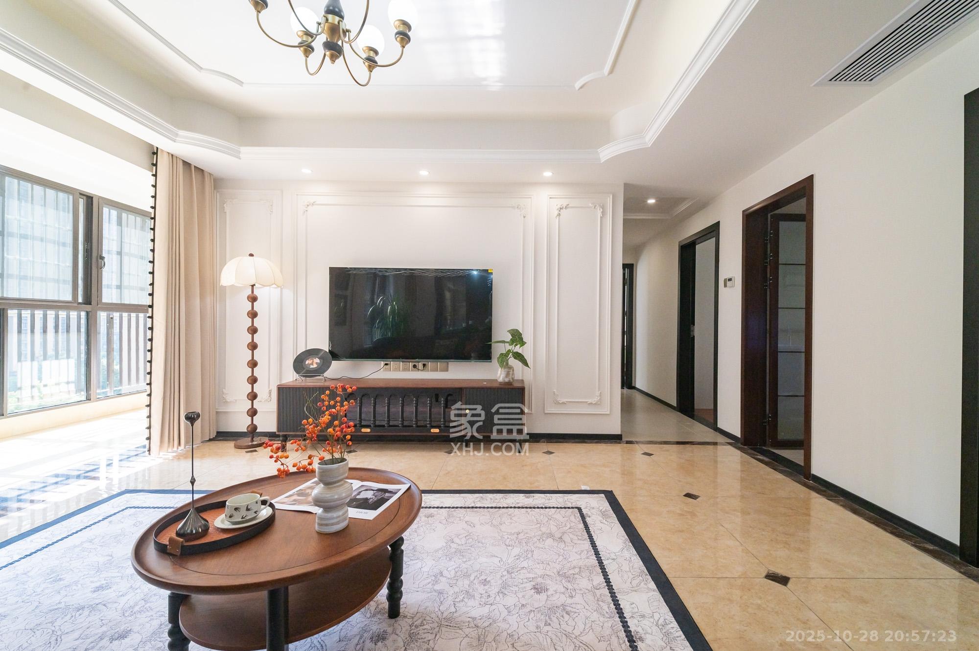 华润凤凰城三期 4室2厅2卫 125.8万 华润凤凰城三期 4室2厅2卫 125.8万客厅