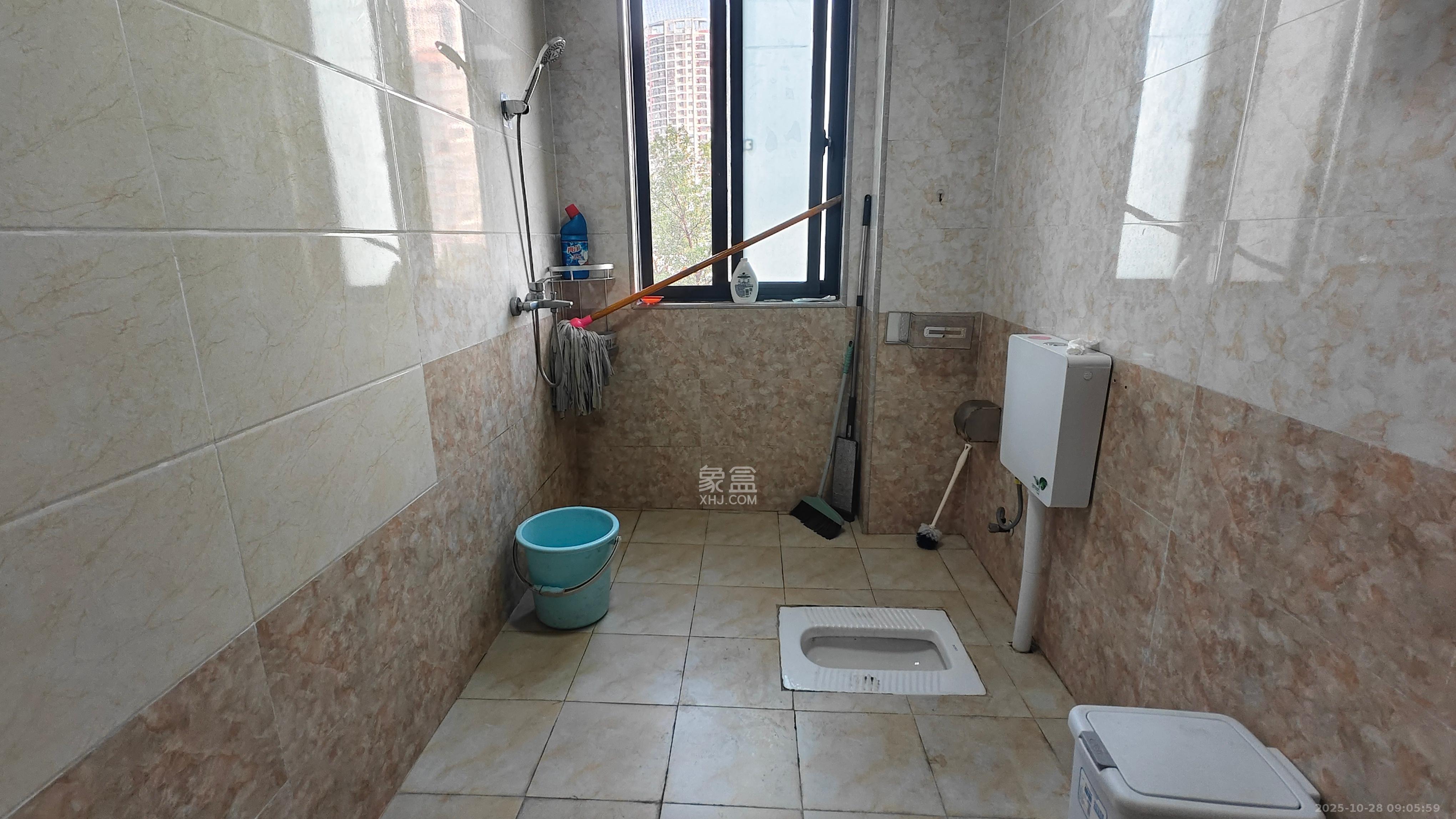 西湖鸿运佳苑 3室2厅2卫 2200.0元/月 西湖鸿运佳苑 3室2厅2卫 2200.0元/月室内图