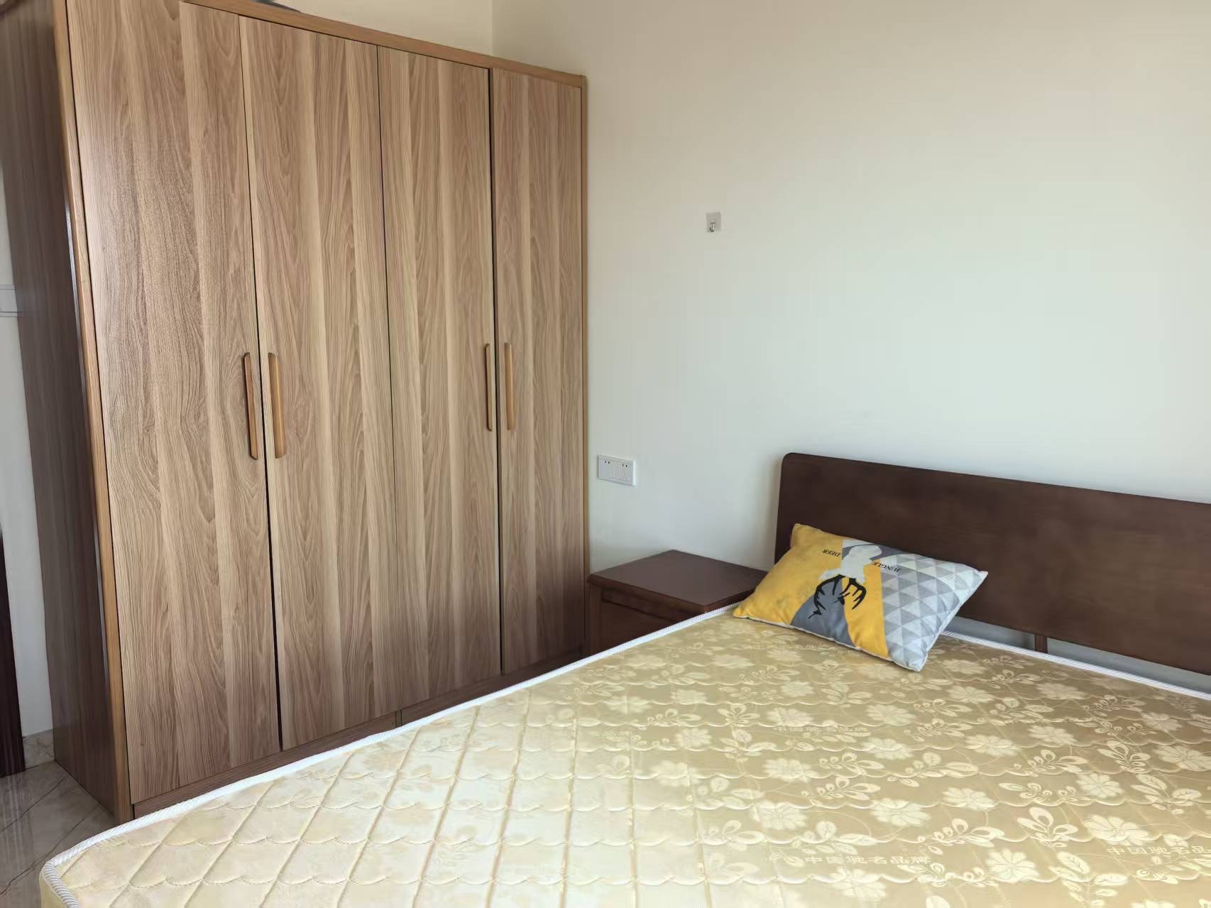 绿地海德公馆  4室2厅2卫    4300.0元/月室内图