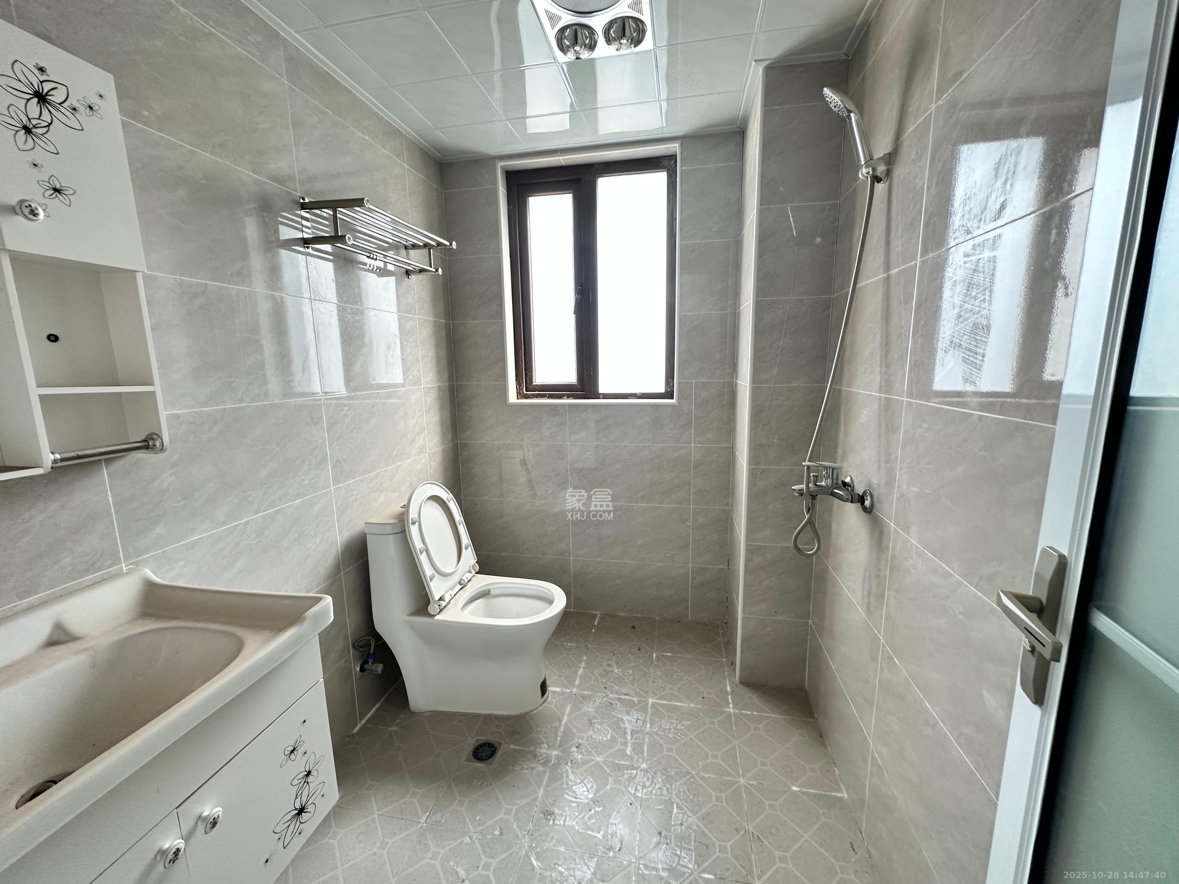 星语林南壹号  4室2厅2卫    1900.0元/月室内图