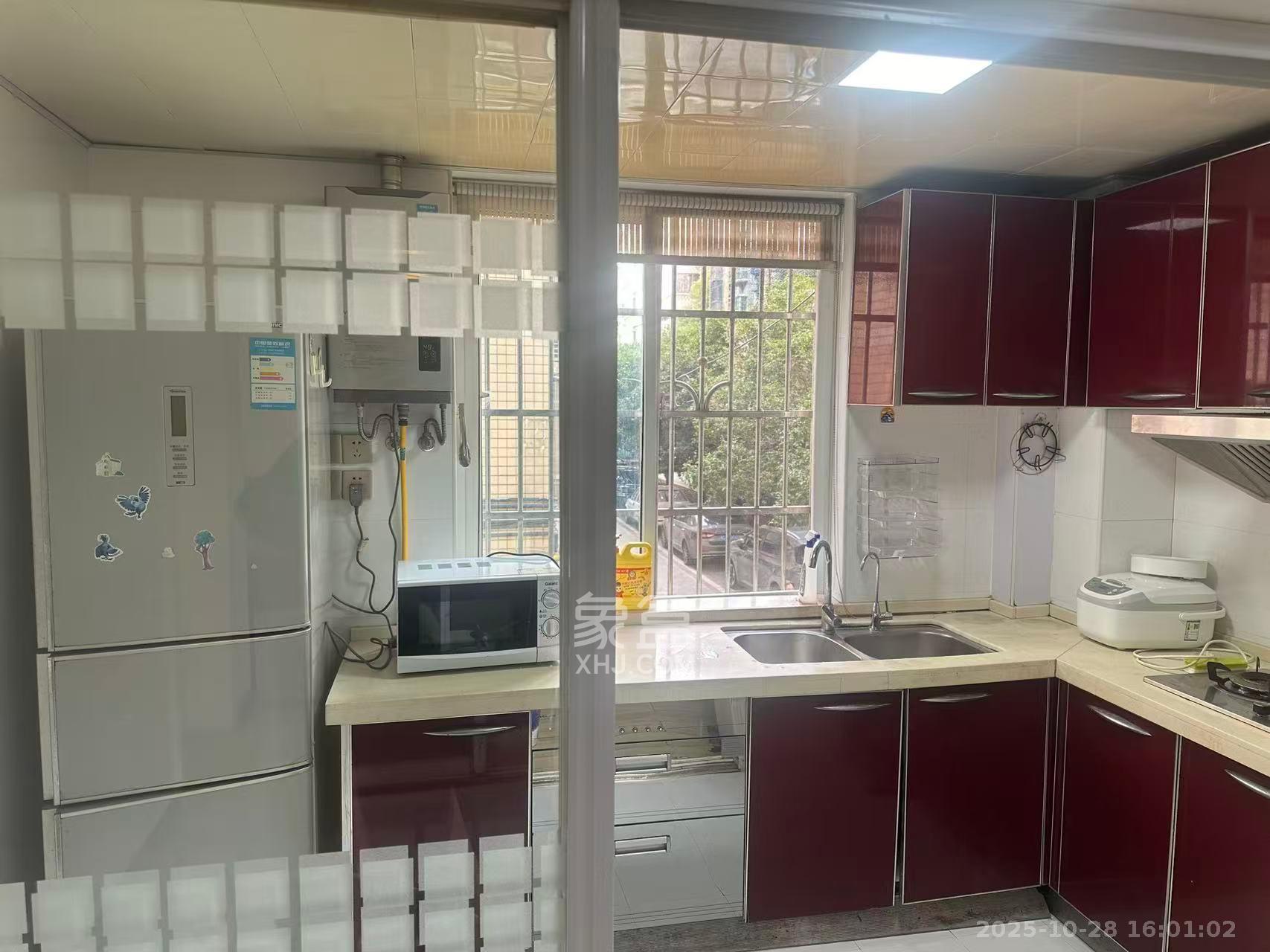 都市春天  3室2厅1卫    2600.0元/月室内图