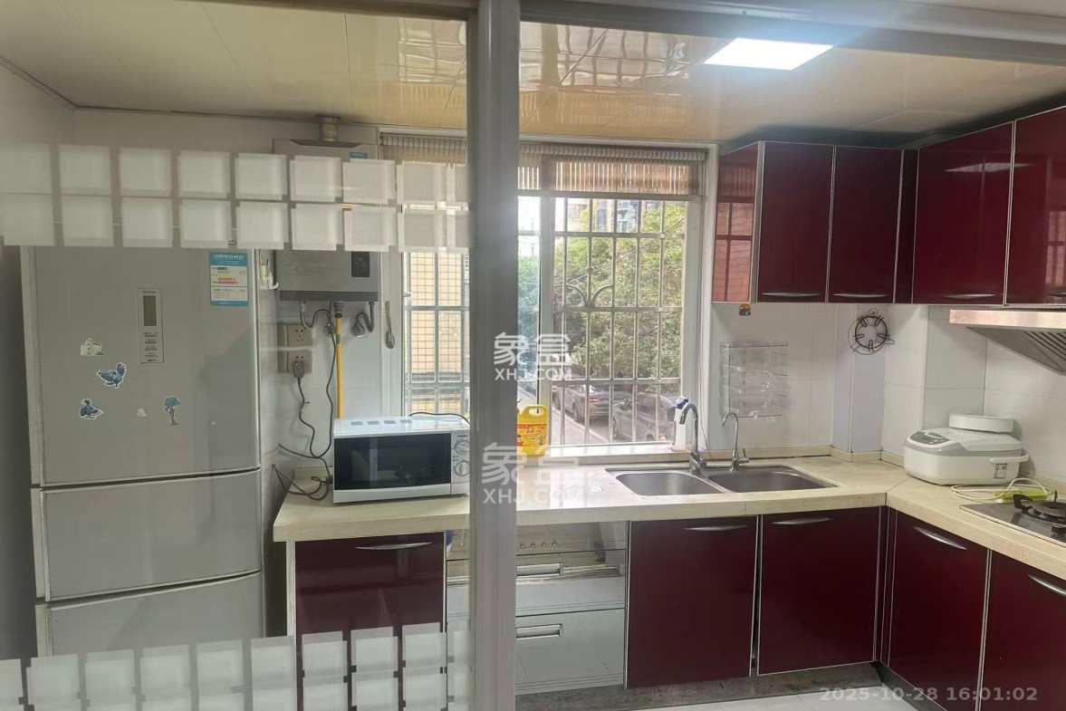 都市春天  3室2厅1卫    2600.0元/月 都市春天  3室2厅1卫    2600.0元/月室内图