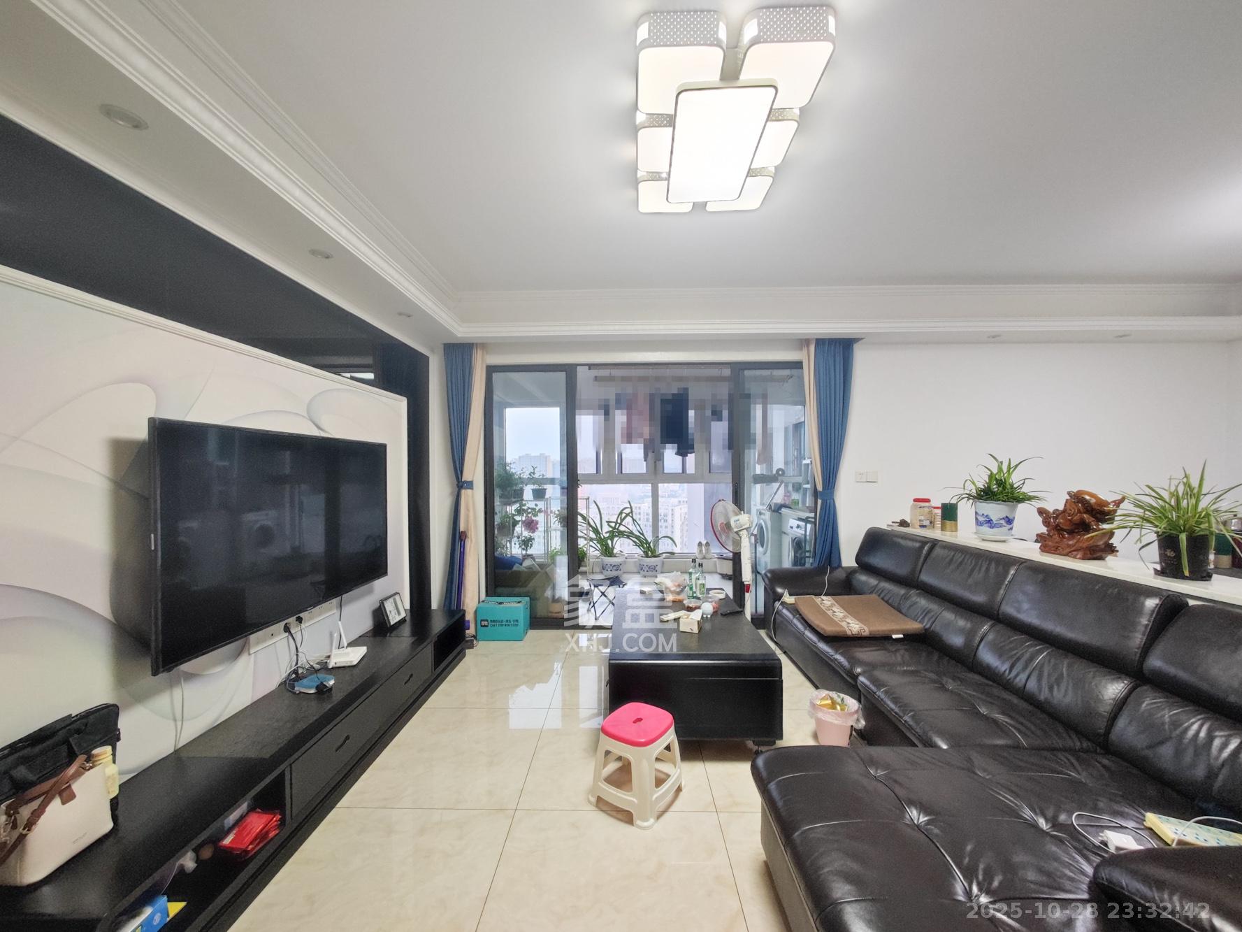 汇金城/嘉华城（二期、三期）  4室2厅2卫    165.0万客厅