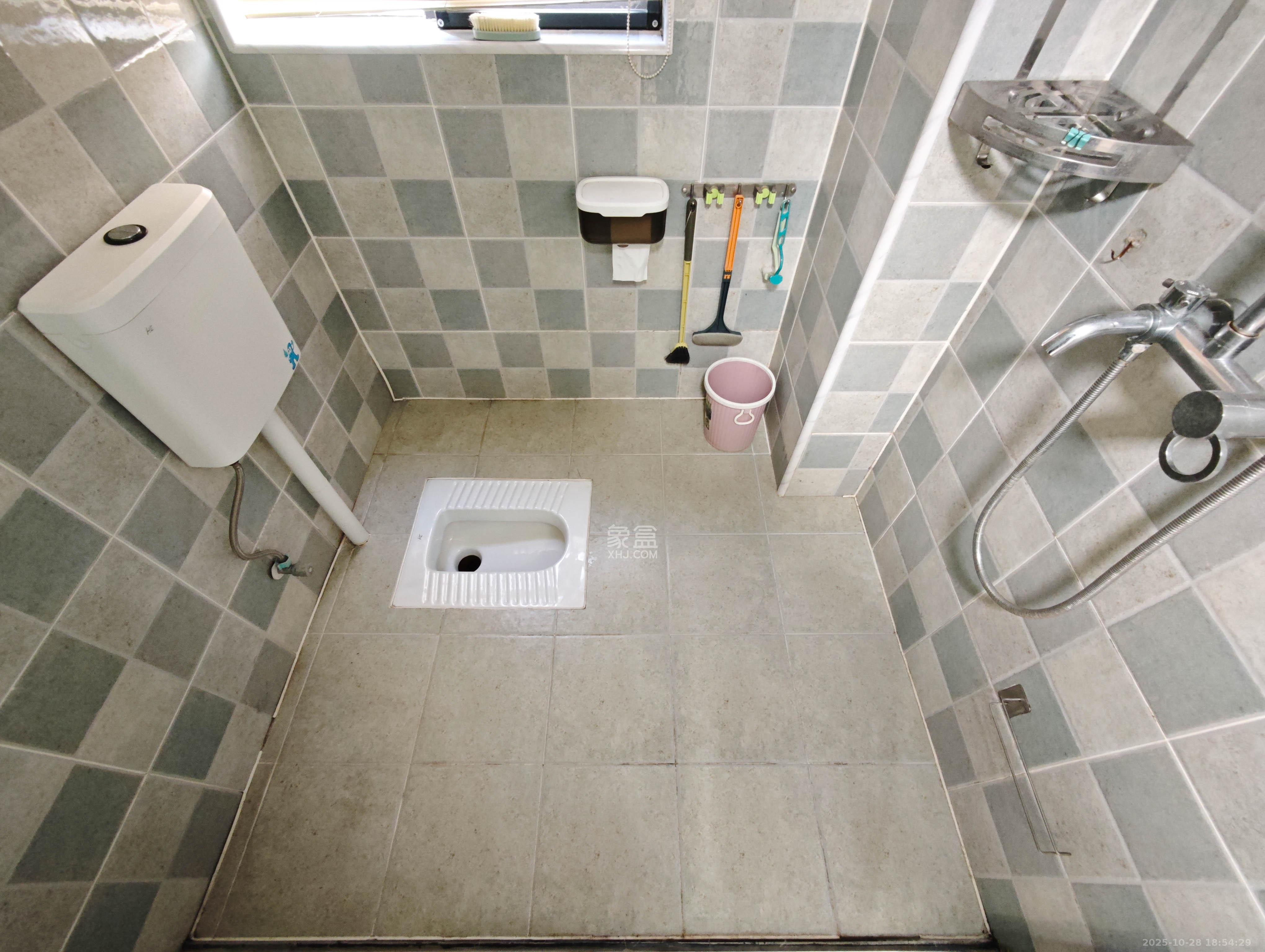 长房半岛蓝湾（观山月）  3室2厅1卫    85.0万卫生间