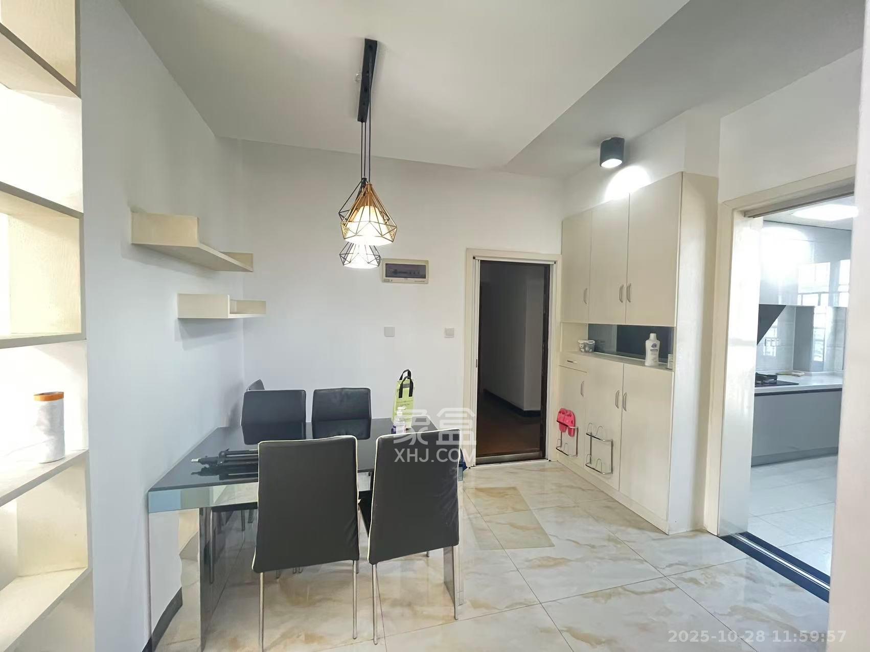 星城福邸(雄天朗郡)  3室2厅2卫    2200.0元/月 星城福邸(雄天朗郡)  3室2厅2卫    2200.0元/月室内图