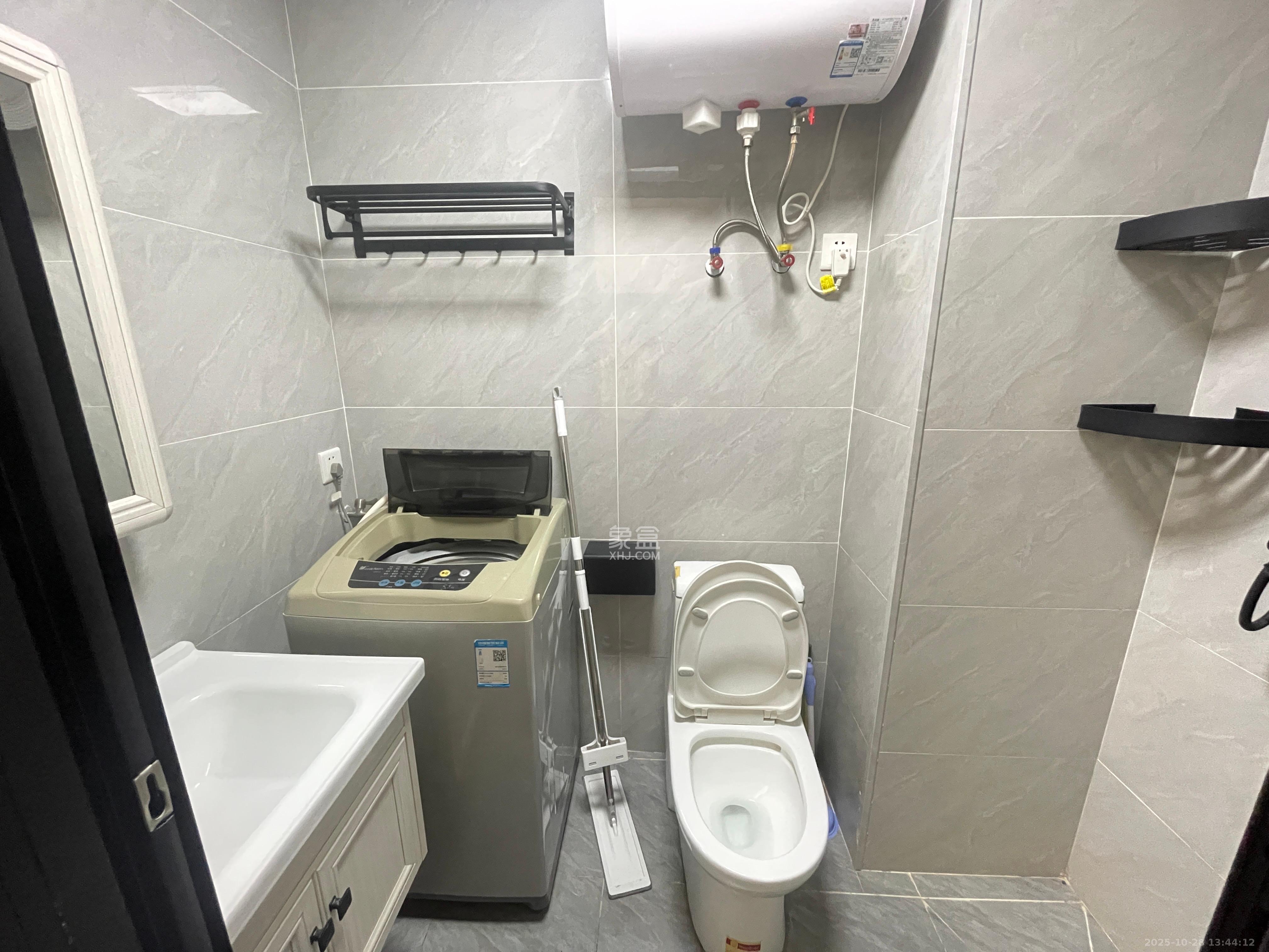 龙湖铂金岛 1室1厅1卫 1600.0元/月 龙湖铂金岛 1室1厅1卫 1600.0元/月室内图