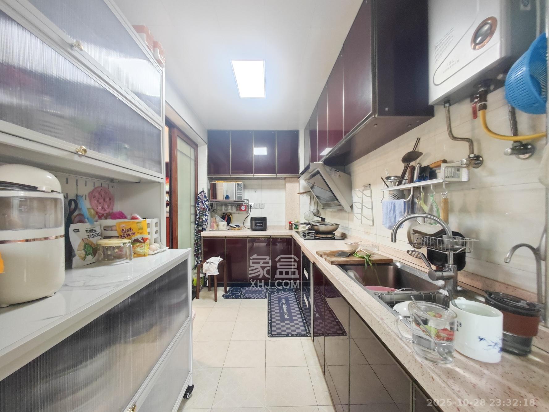 嘉华城（一期）  4室2厅2卫    158.0万厨房