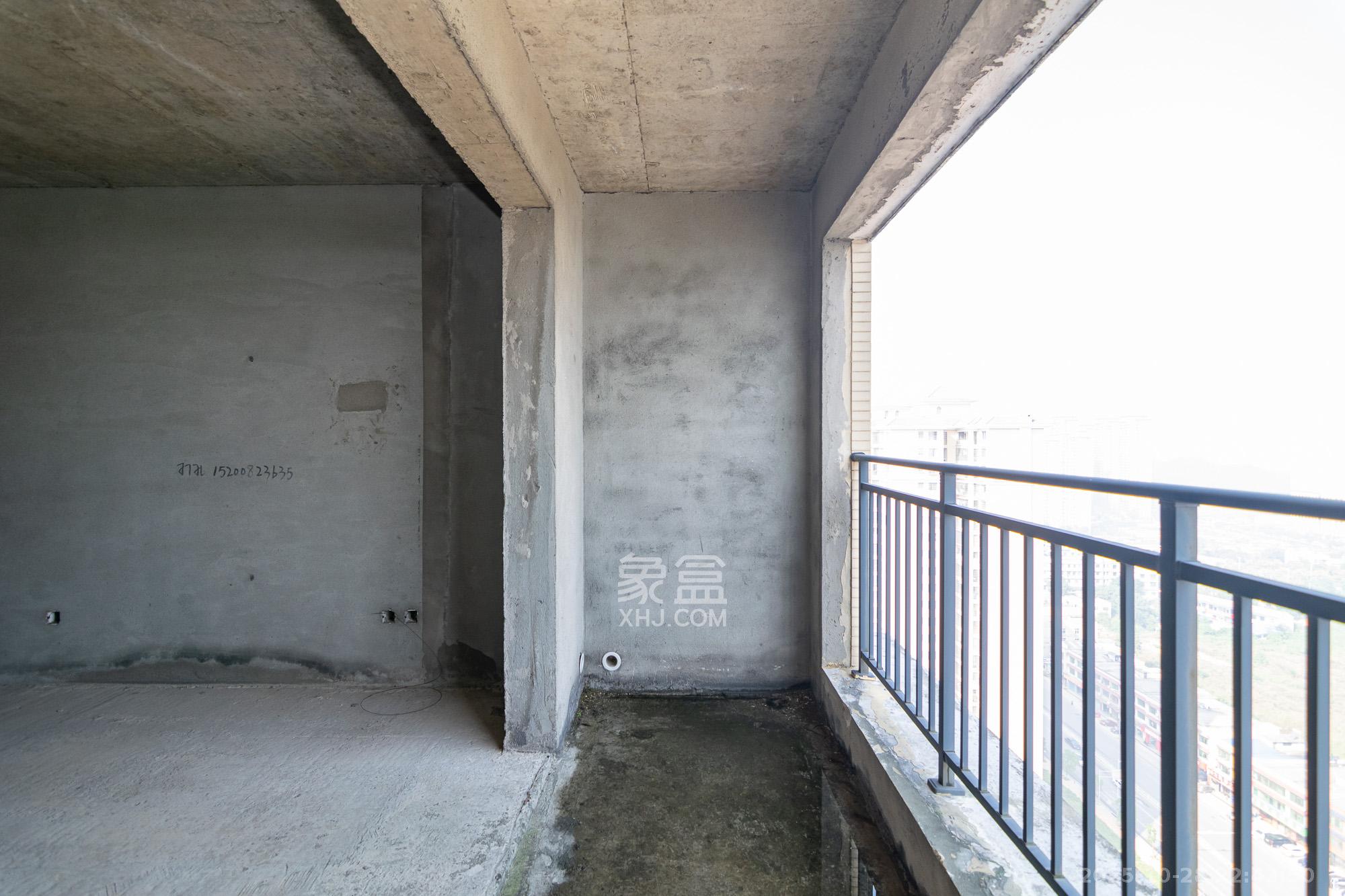 盛腾雅苑（新雅黄金苑二期）  4室2厅2卫    82.0万阳台