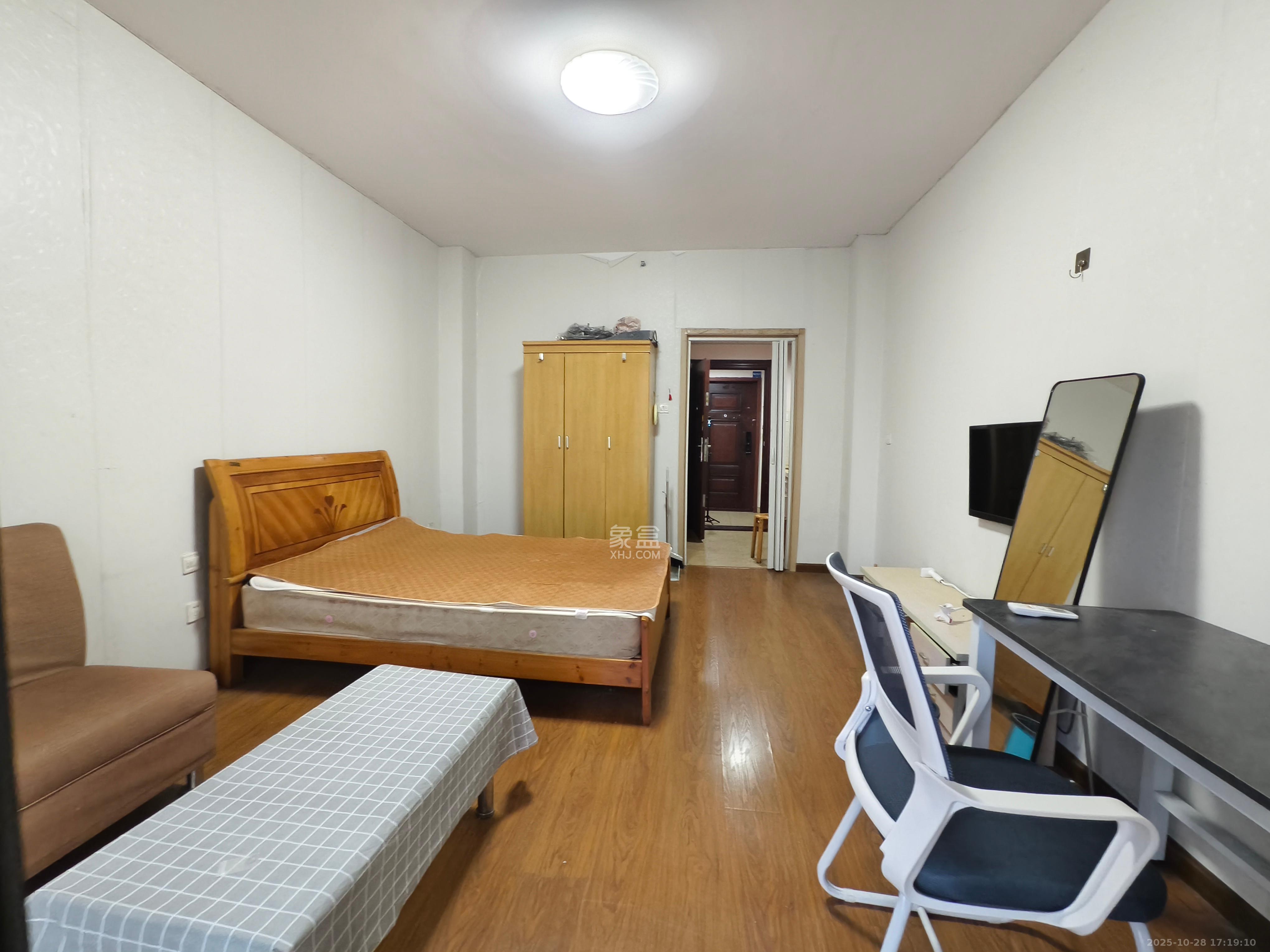 花漾年华（桂花园）  1室1厅1卫    1200.0元/月室内图