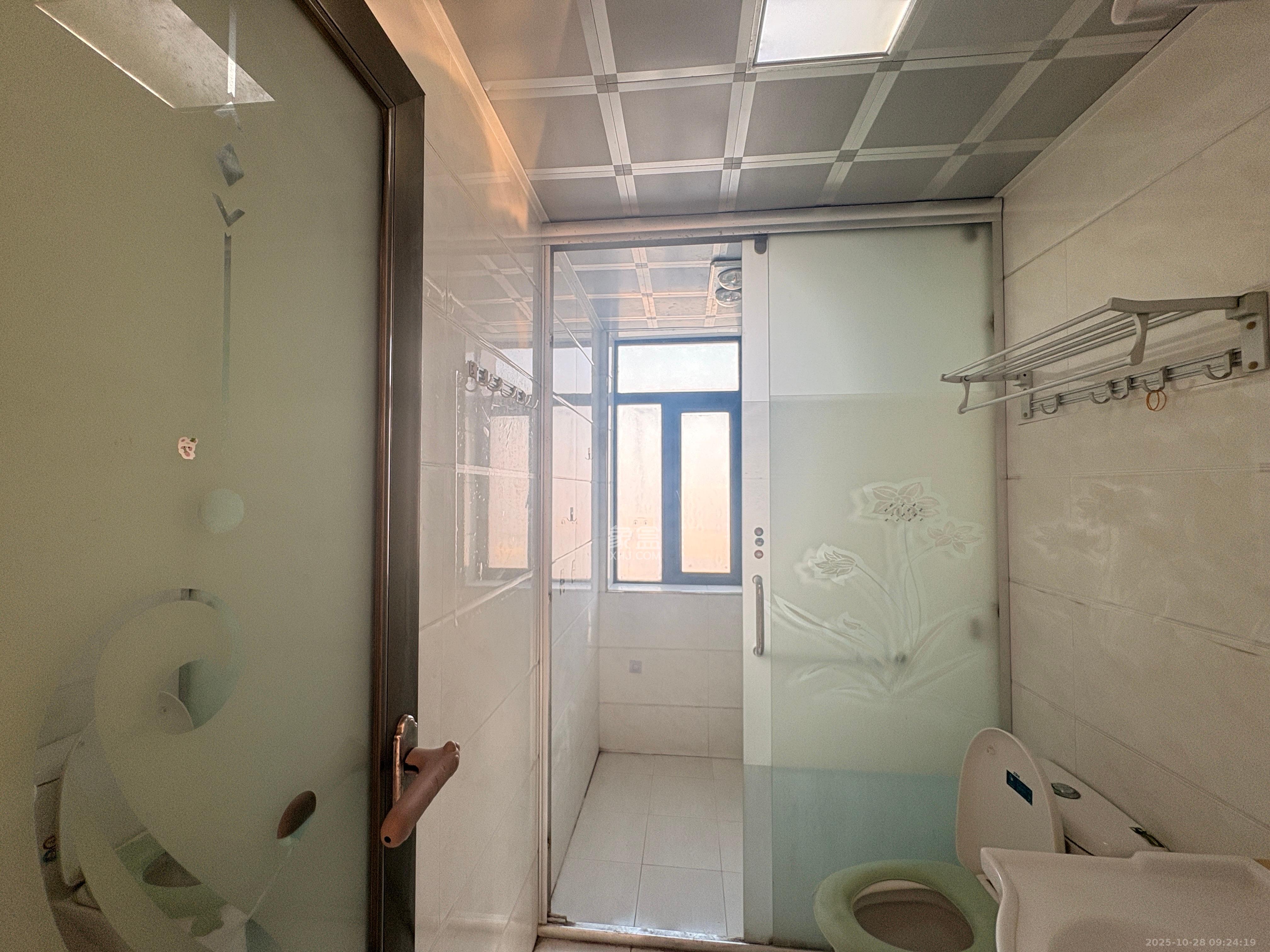 麓谷明珠  2室2厅1卫    2100.0元/月室内图